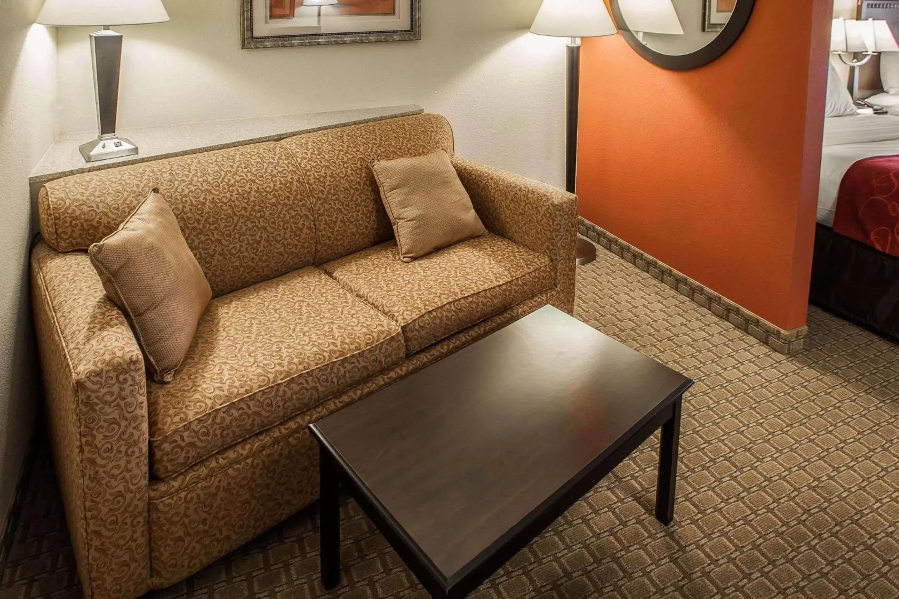 Photo of the whole room, Seating Area in Comfort Suites Bloomington I-55 and I-74