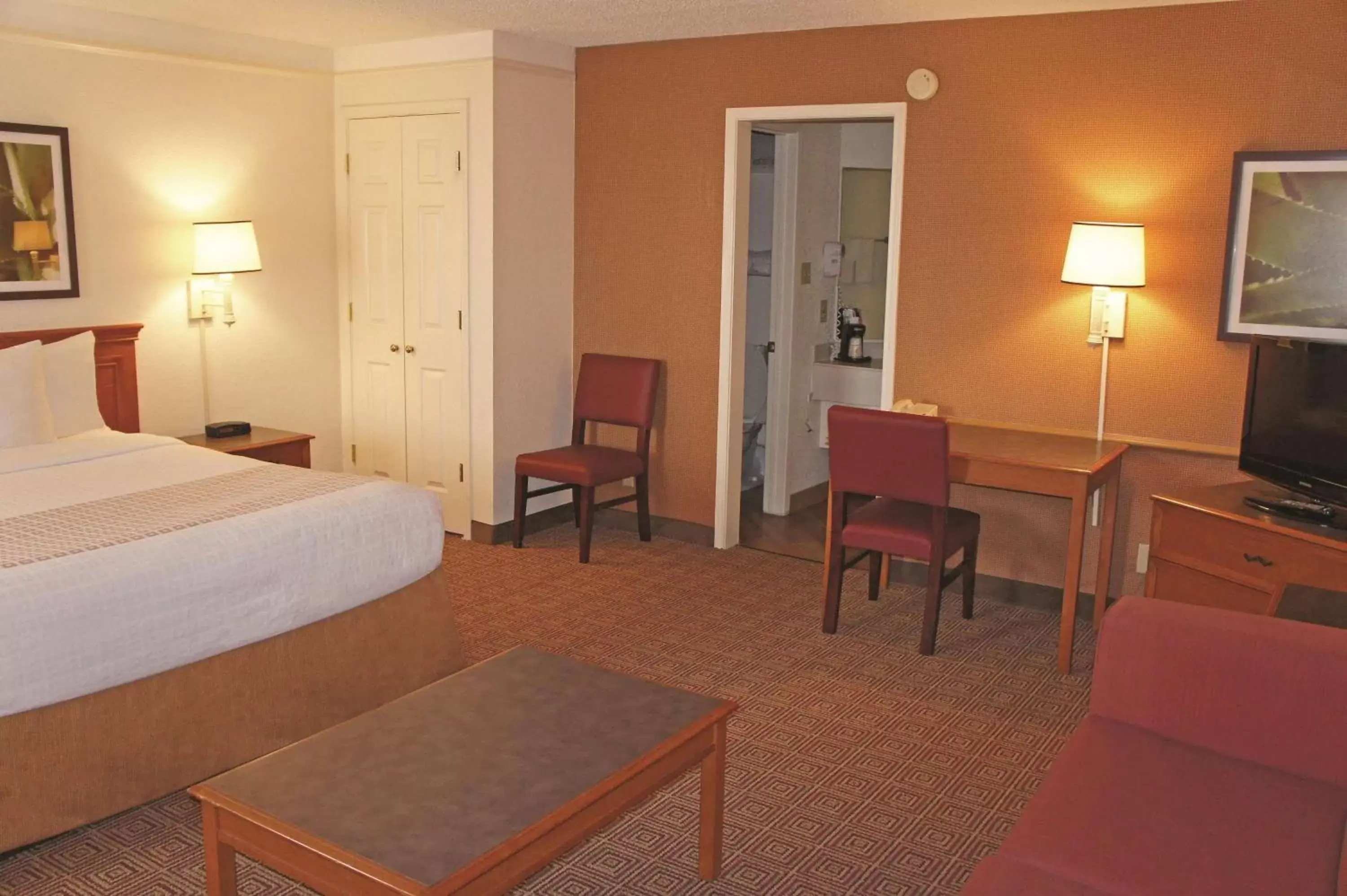 Photo of the whole room in Baymont by Wyndham San Antonio South Park Photo of the whole room in Baymont by Wyndham San Antonio South Park