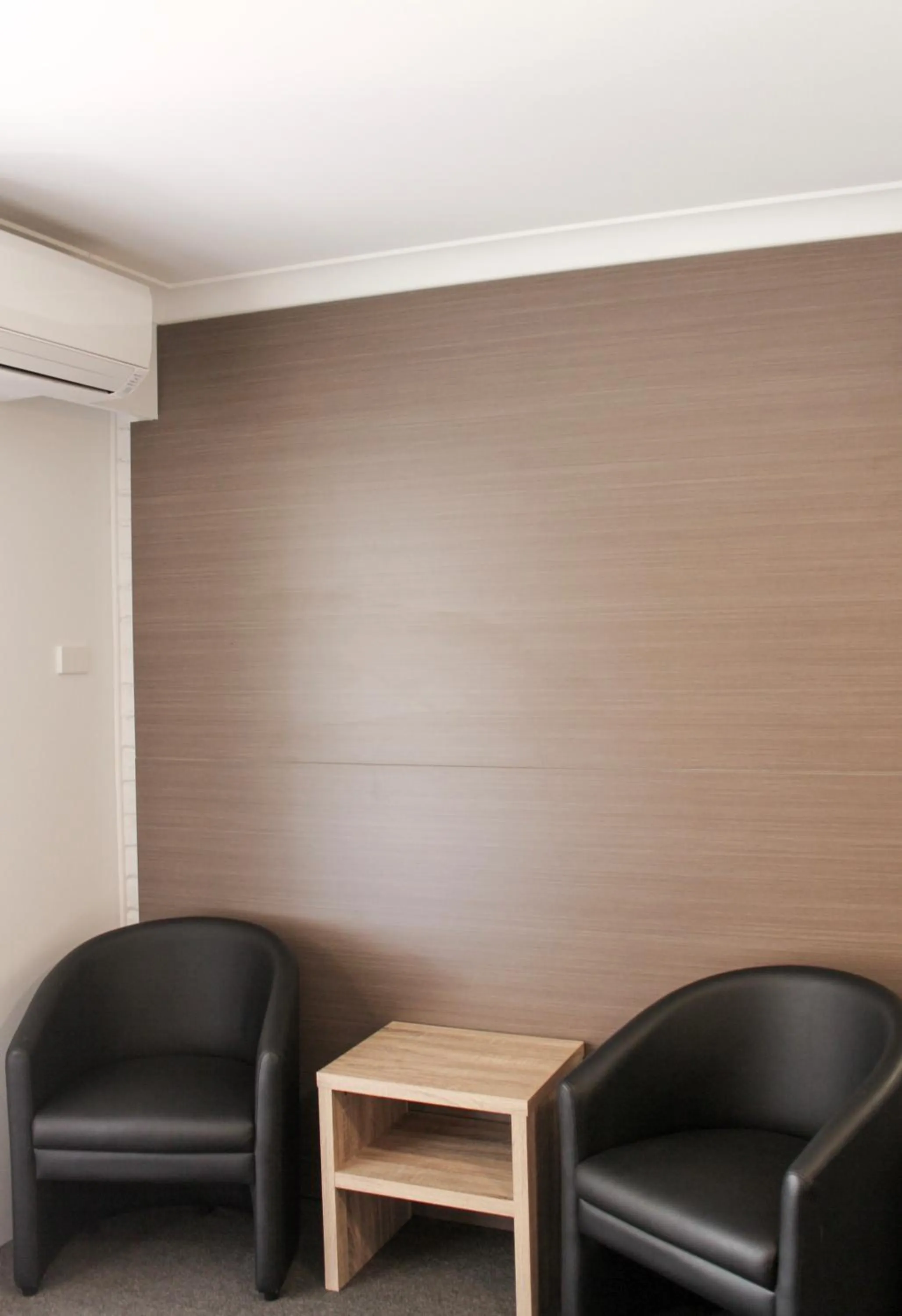 Seating area in Aston Motel Yamba