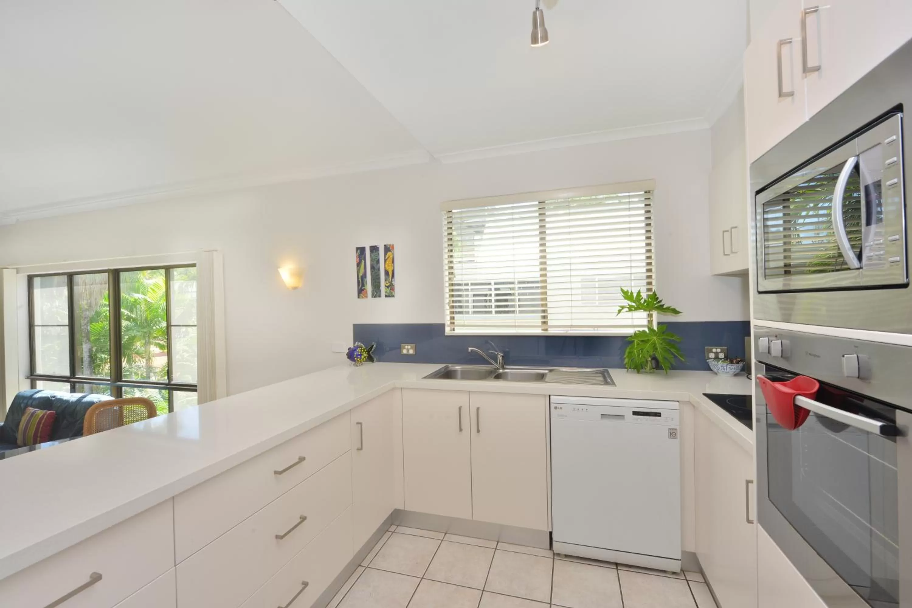 Kitchen or kitchenette in Driftwood Mantaray - Official Onsite Reception and Check In