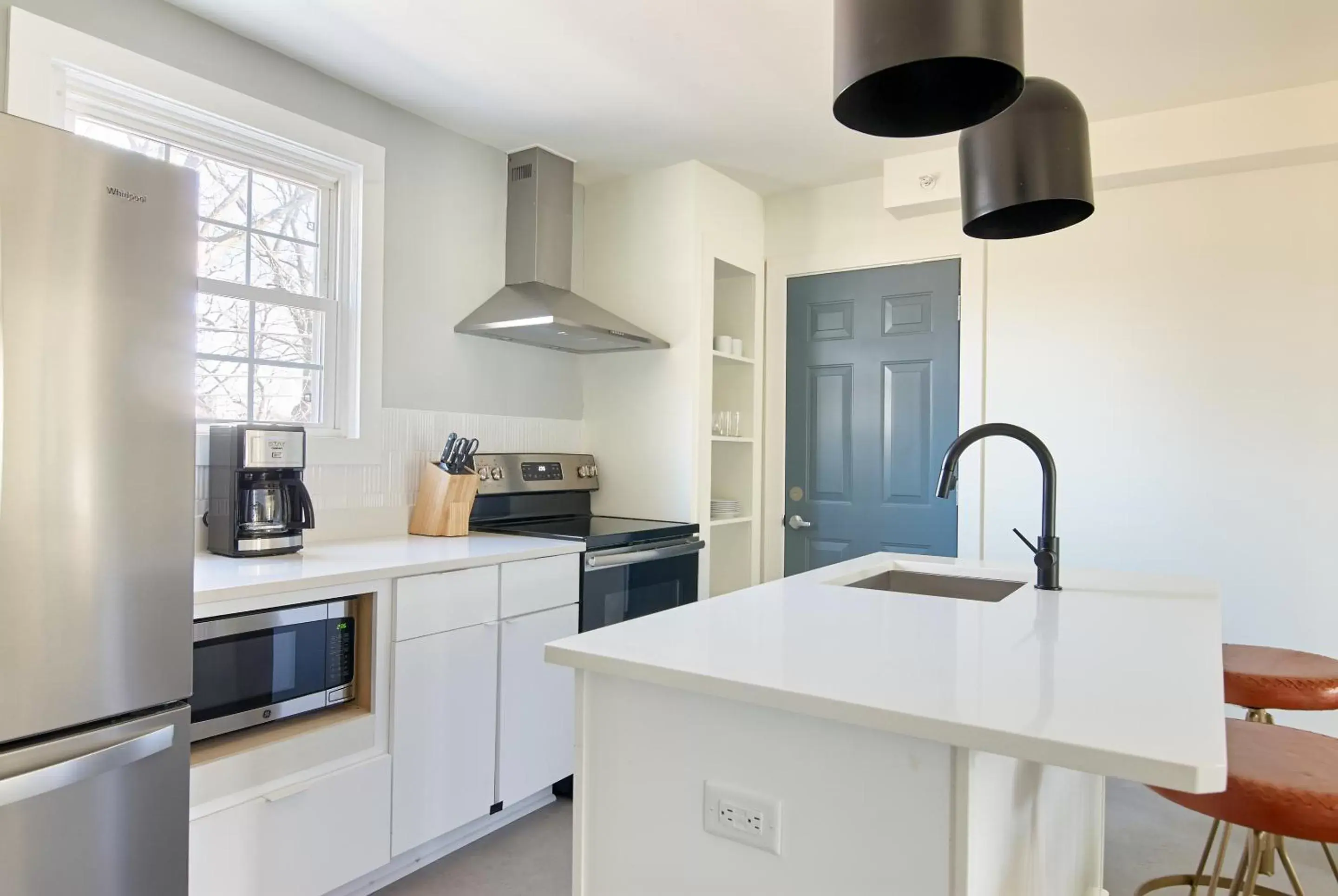 Living room, Kitchen/Kitchenette in Sonder 16th South