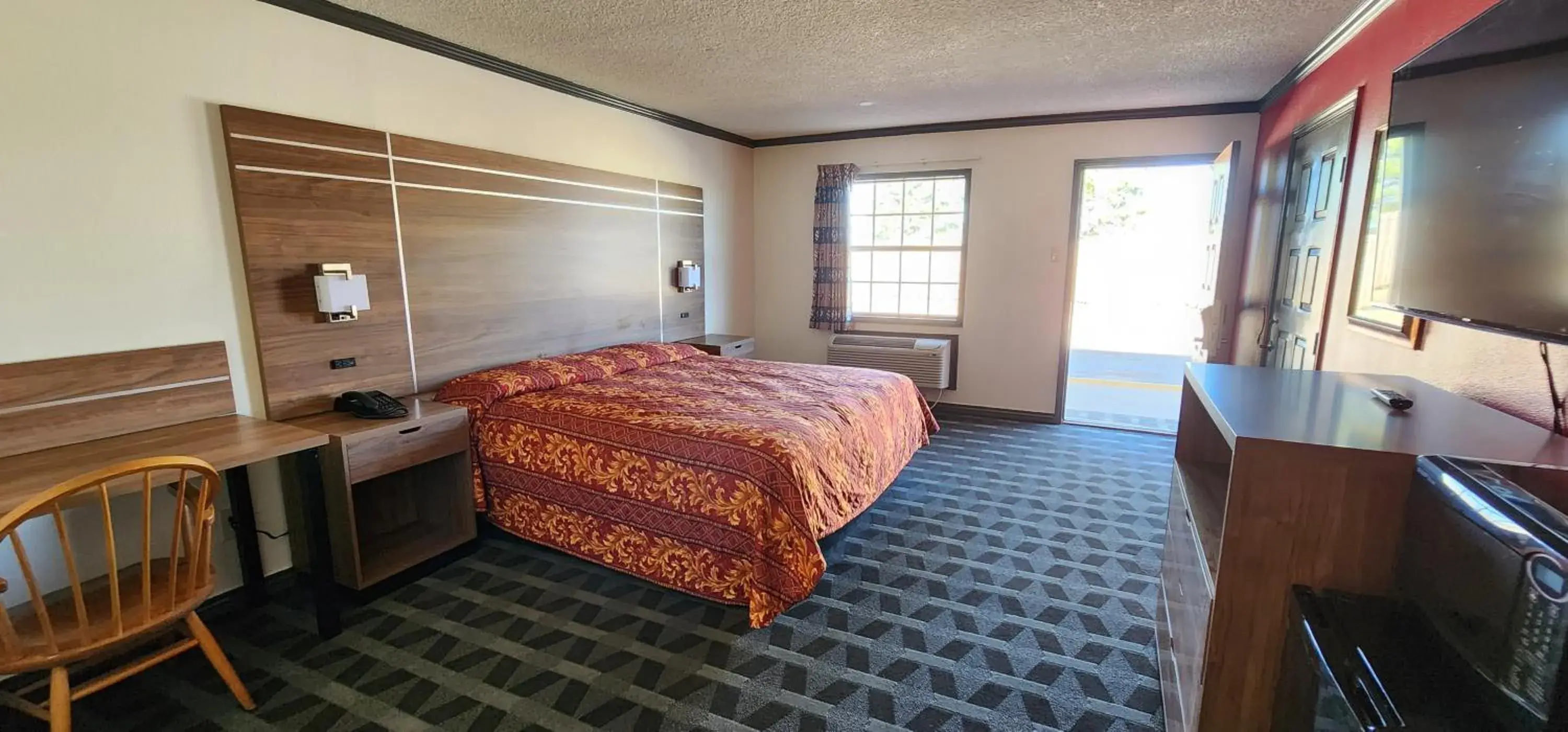 Bed in Victorian Inn Midland