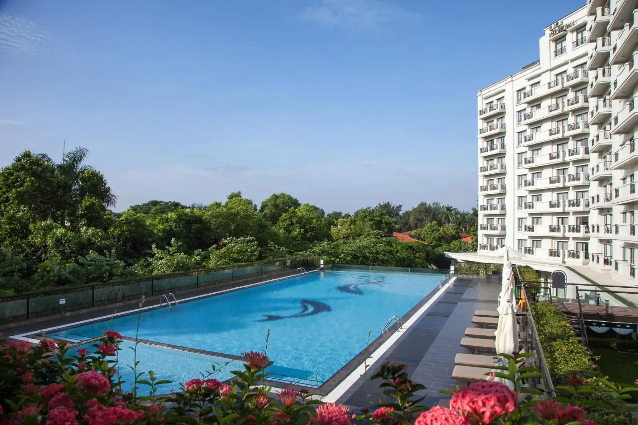 Patio, Swimming Pool in Elegant Suites Westlake