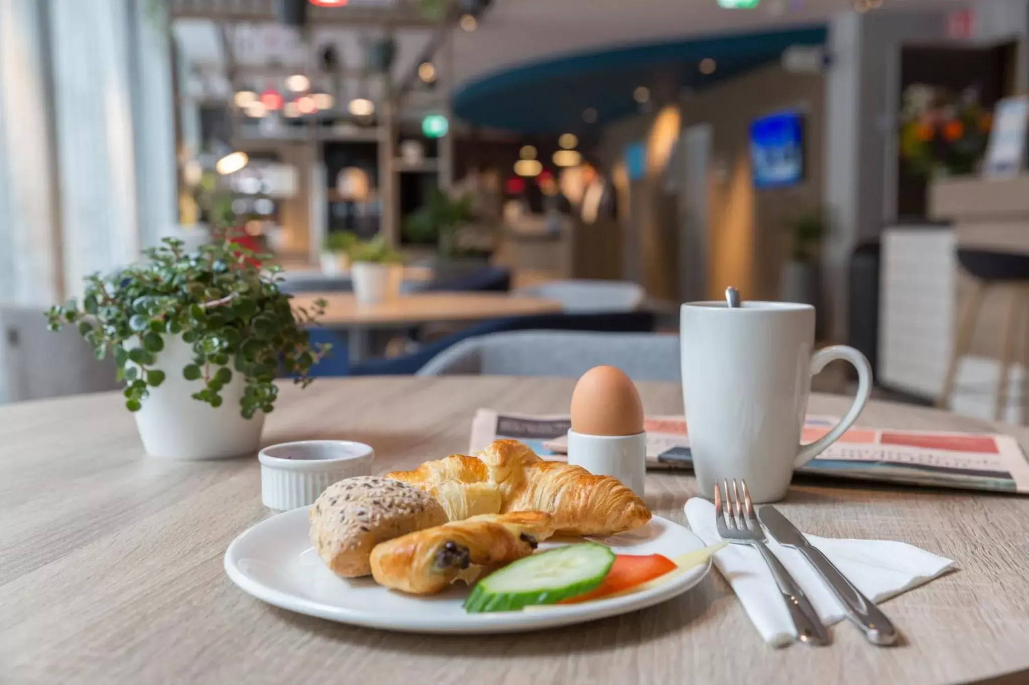 Breakfast in Holiday Inn Express Brussels-Grand-Place, an IHG Hotel