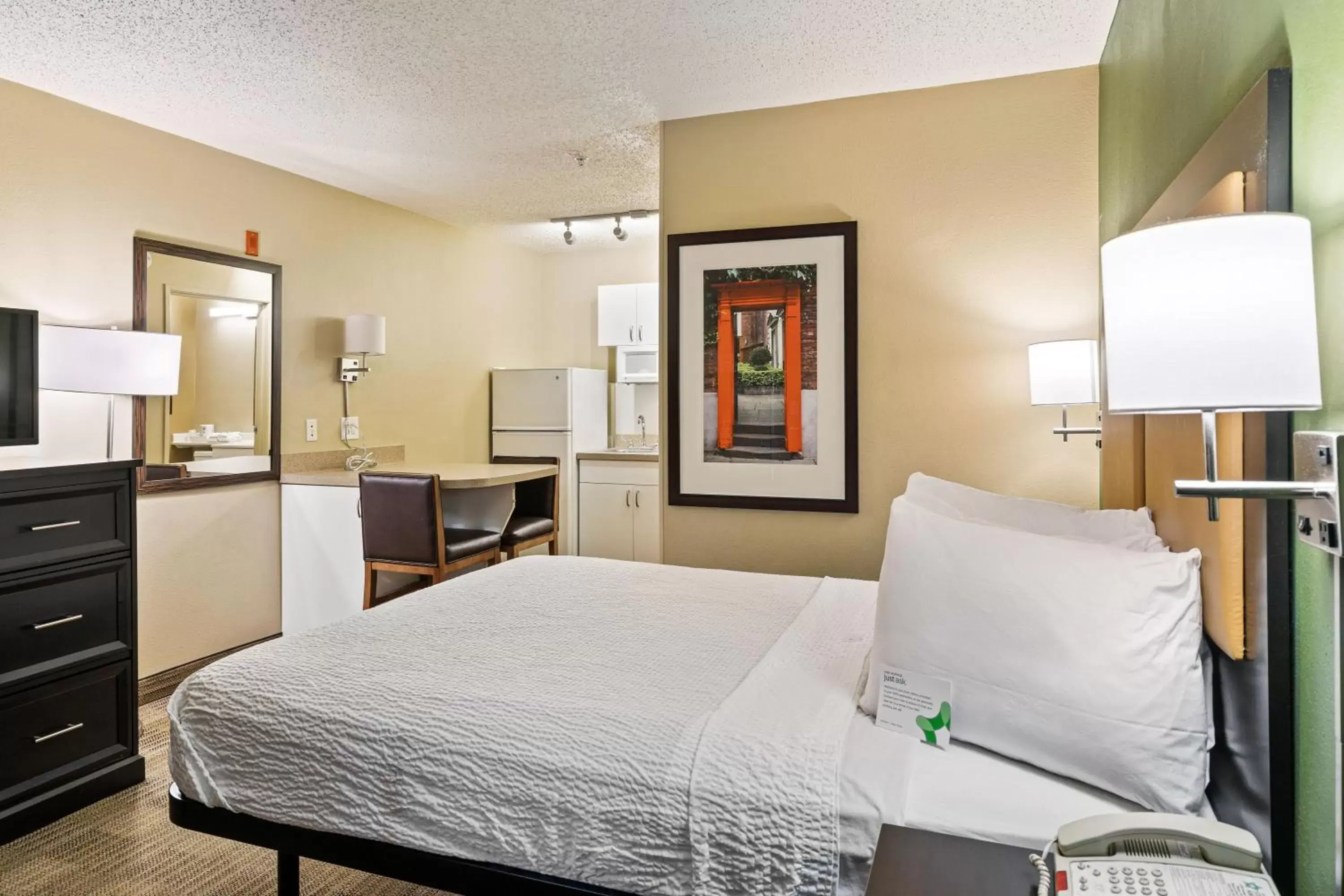 Bed in Extended Stay America Suites - Washington, DC - Reston