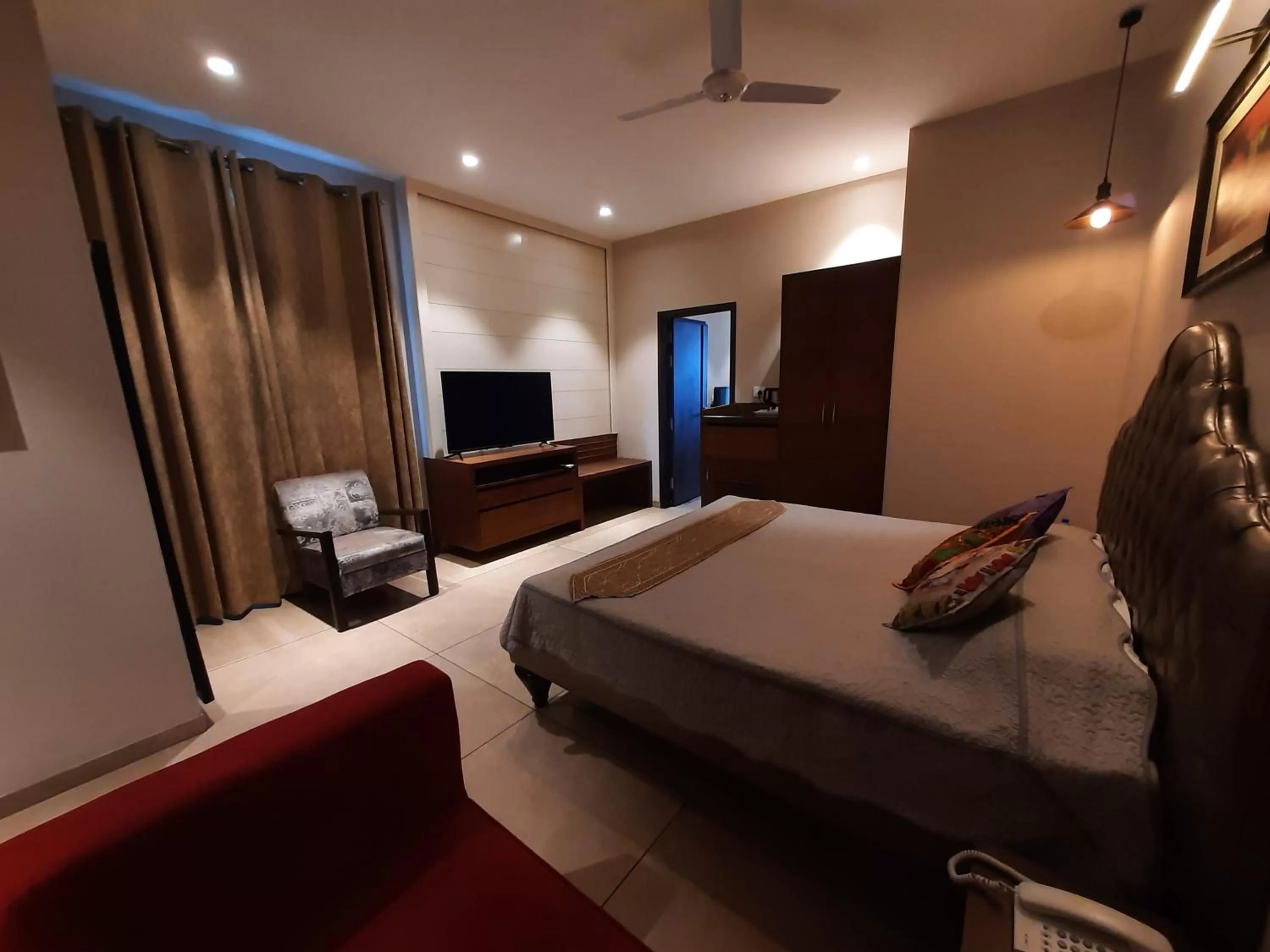 Living room, Bed in Hotel Kasauli Regency Stags Not Allowed