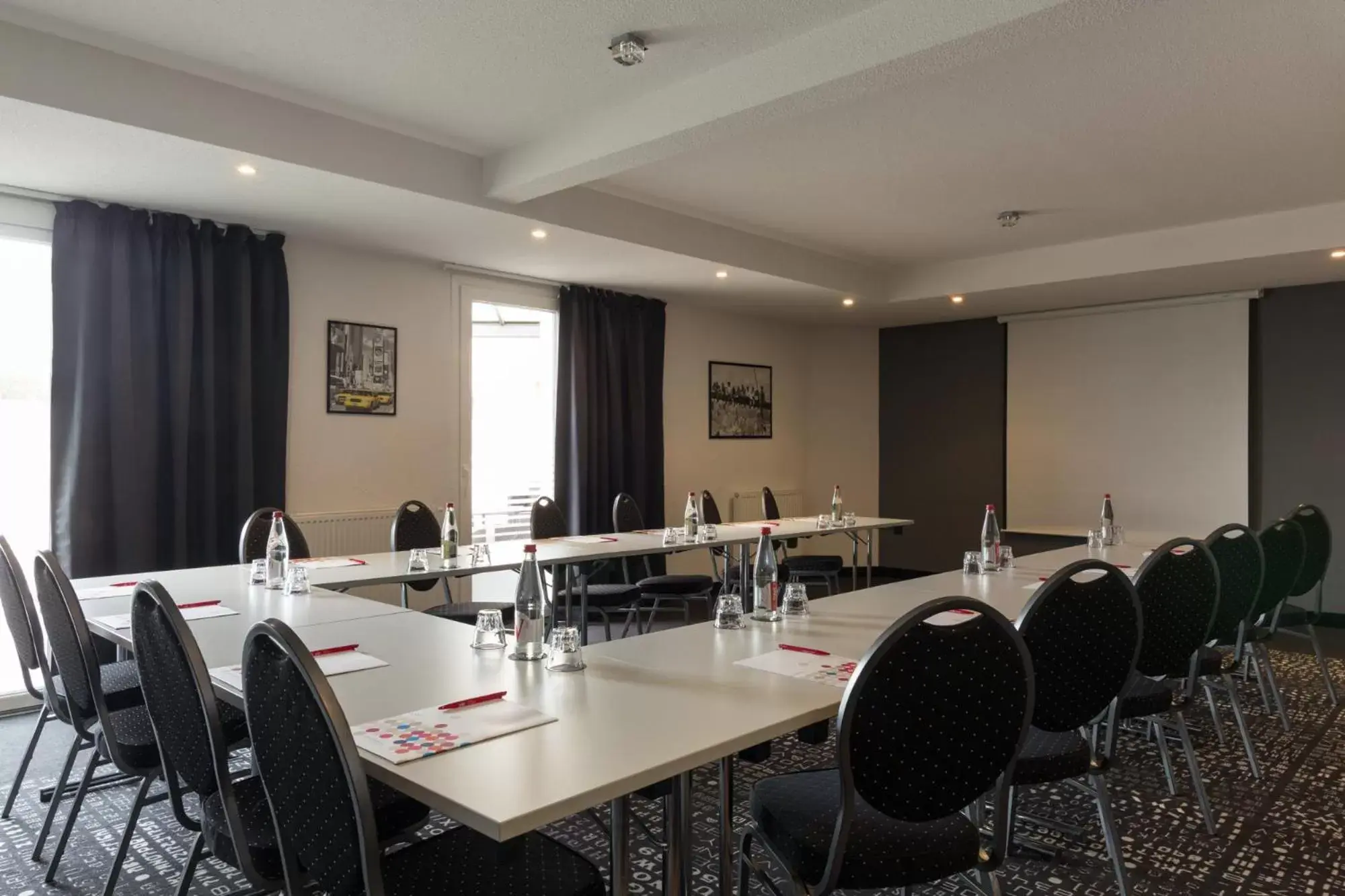 Meeting/conference room in The Originals City, Hôtel Acadine, Le Neubourg (Inter-Hotel)