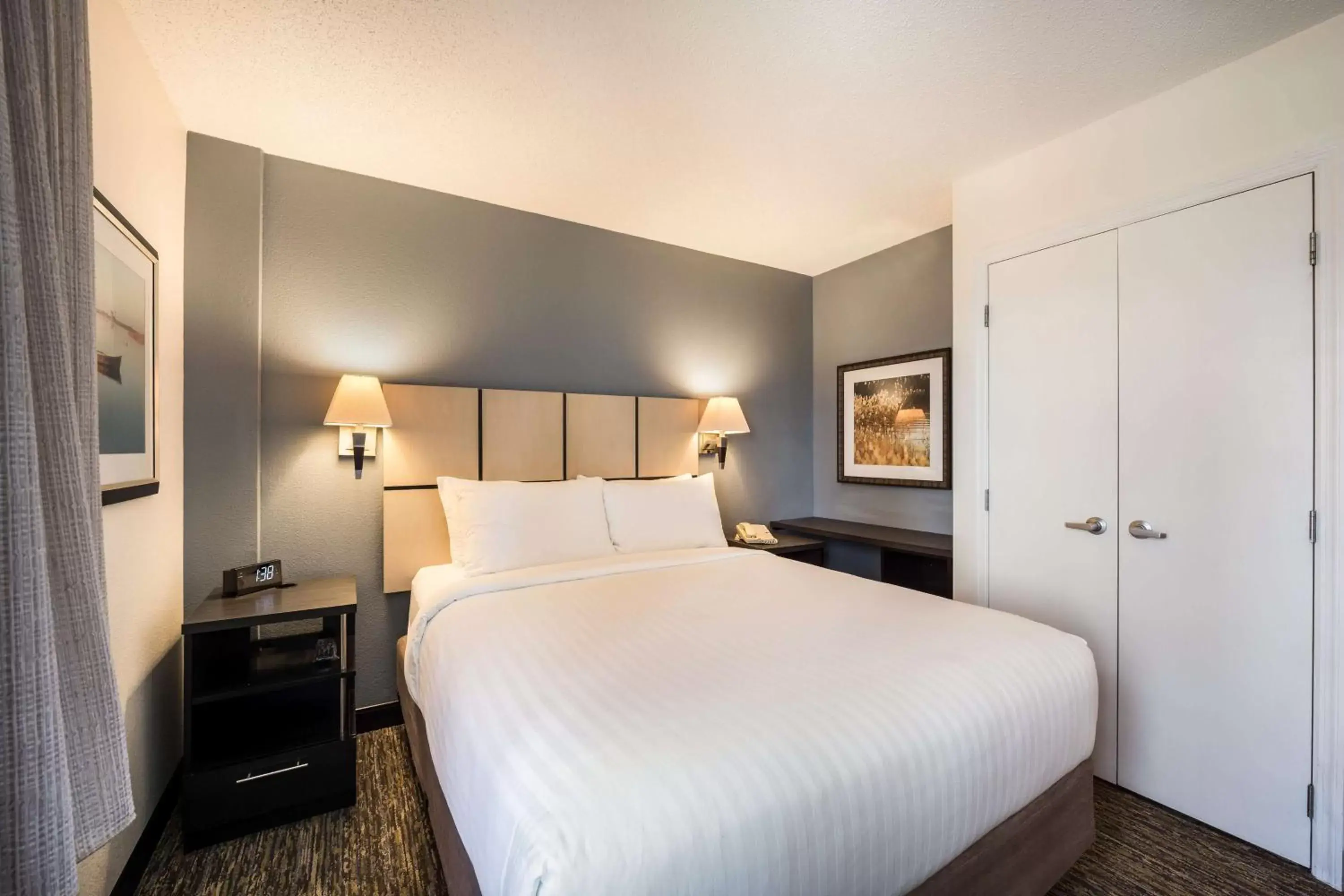 Bedroom, Bed in Sonesta Simply Suites Silicon Valley Santa Clara