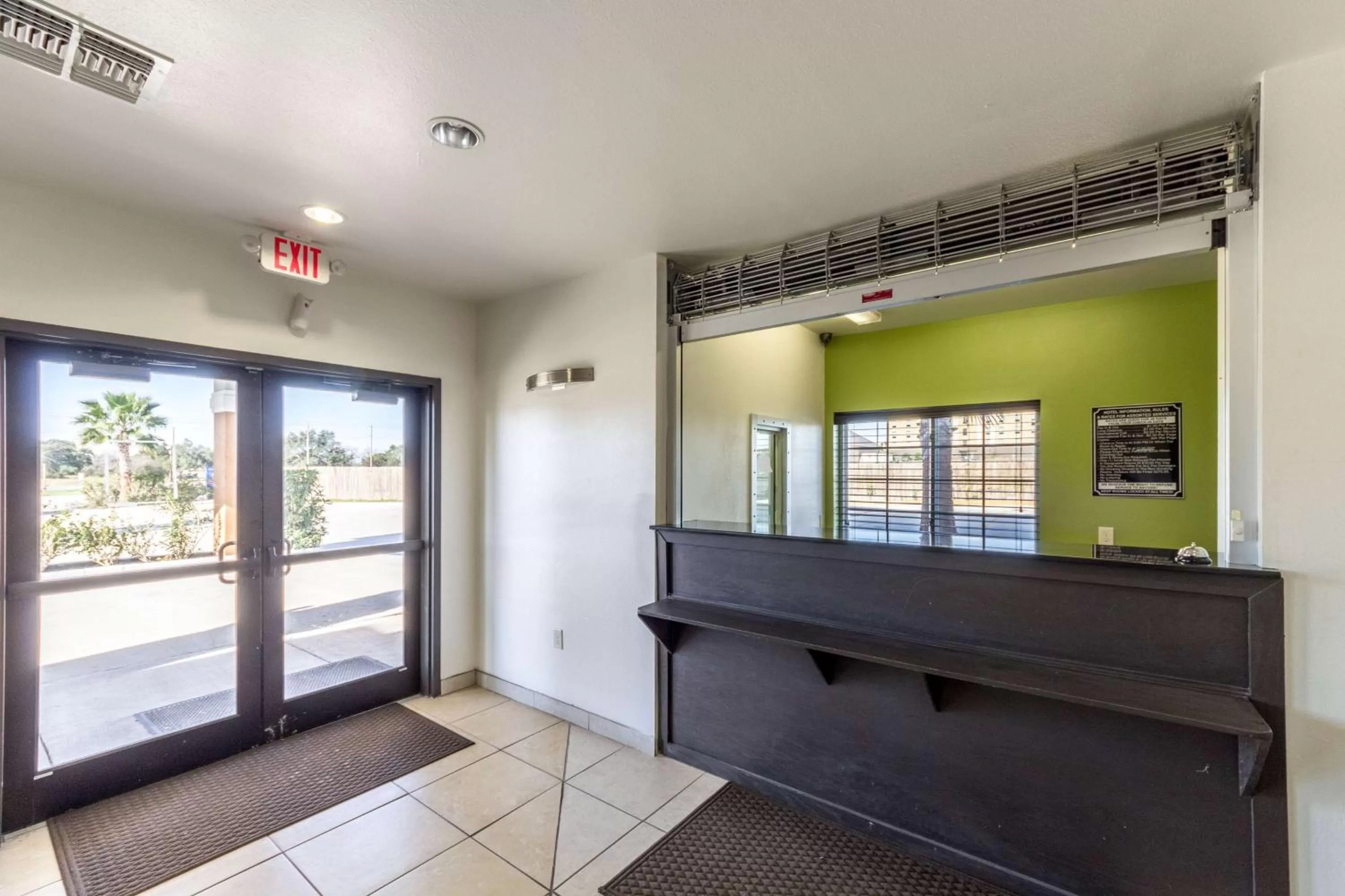 Lobby or reception in Super 8 by Wyndham Kenedy