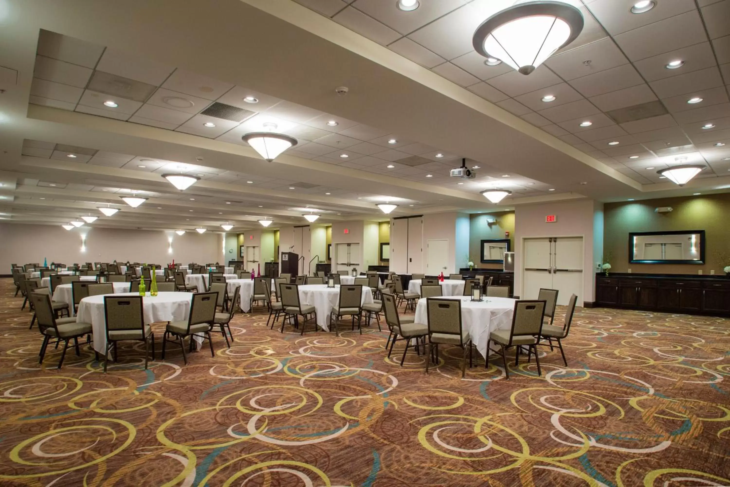 Banquet/Function facilities, Restaurant/Places to Eat in Holiday Inn Hotel & Suites Bloomington Airport, an IHG Hotel