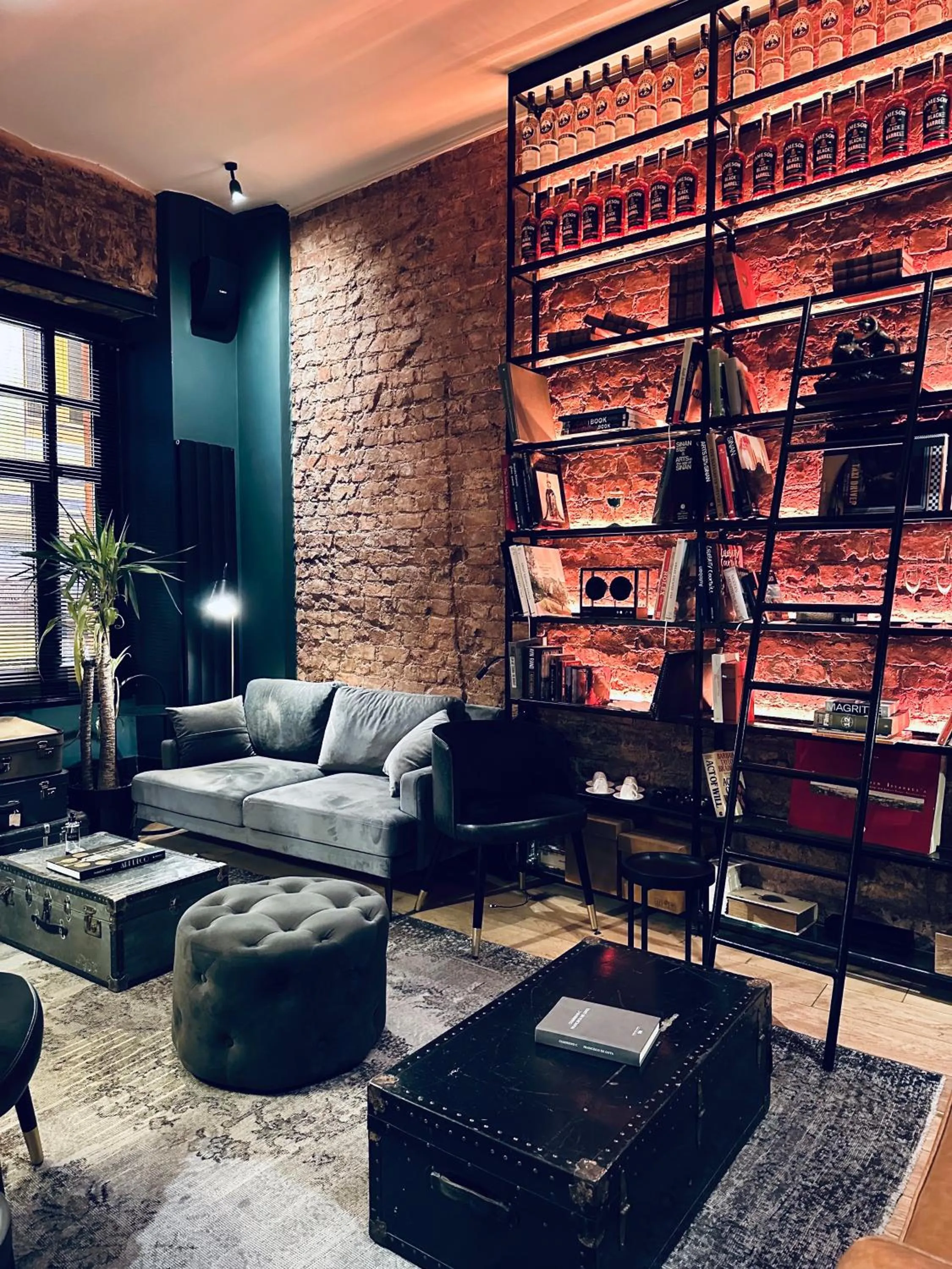 Communal lounge/ TV room in RUZ Hotels