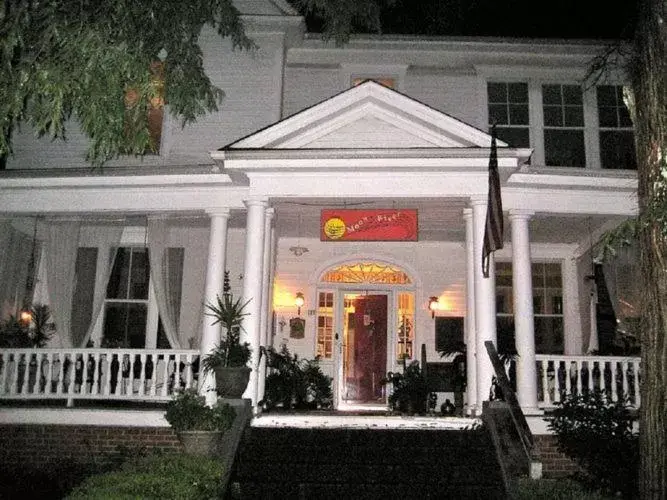 Inn Upon Moon River Plantation