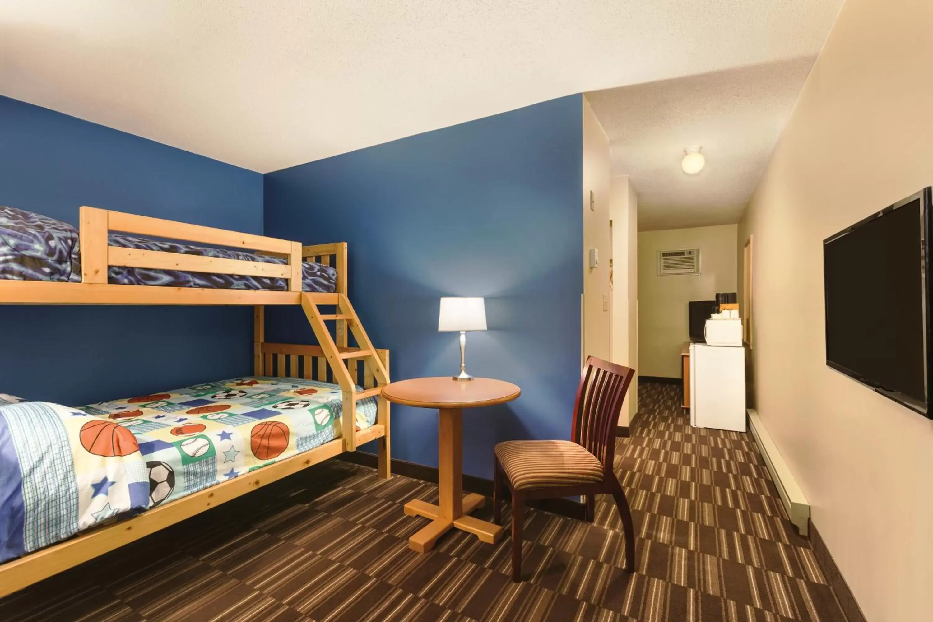 Bunk Bed in Days Inn by Wyndham Nanaimo