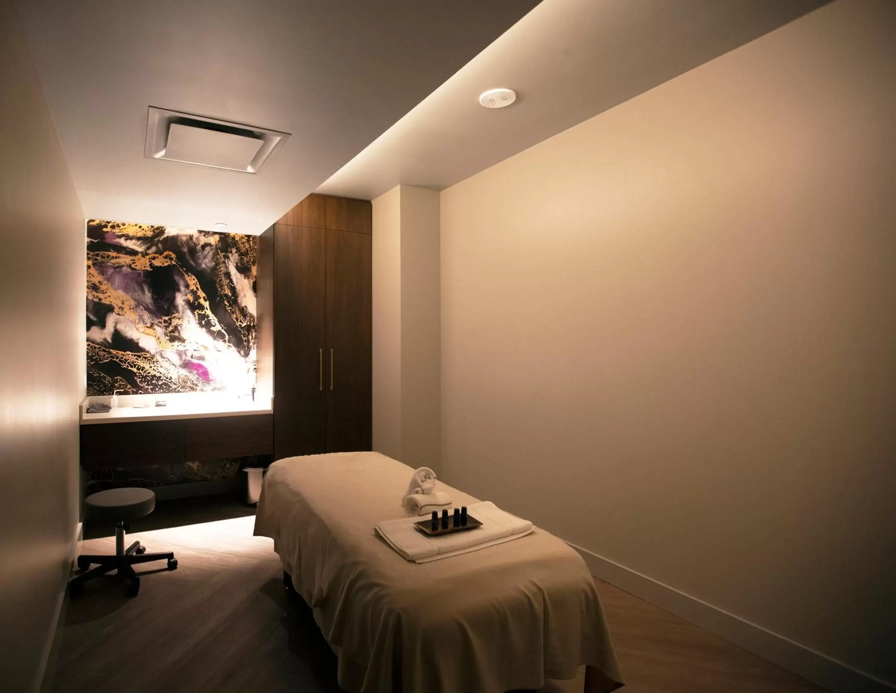 Massage in The Omni King Edward Hotel