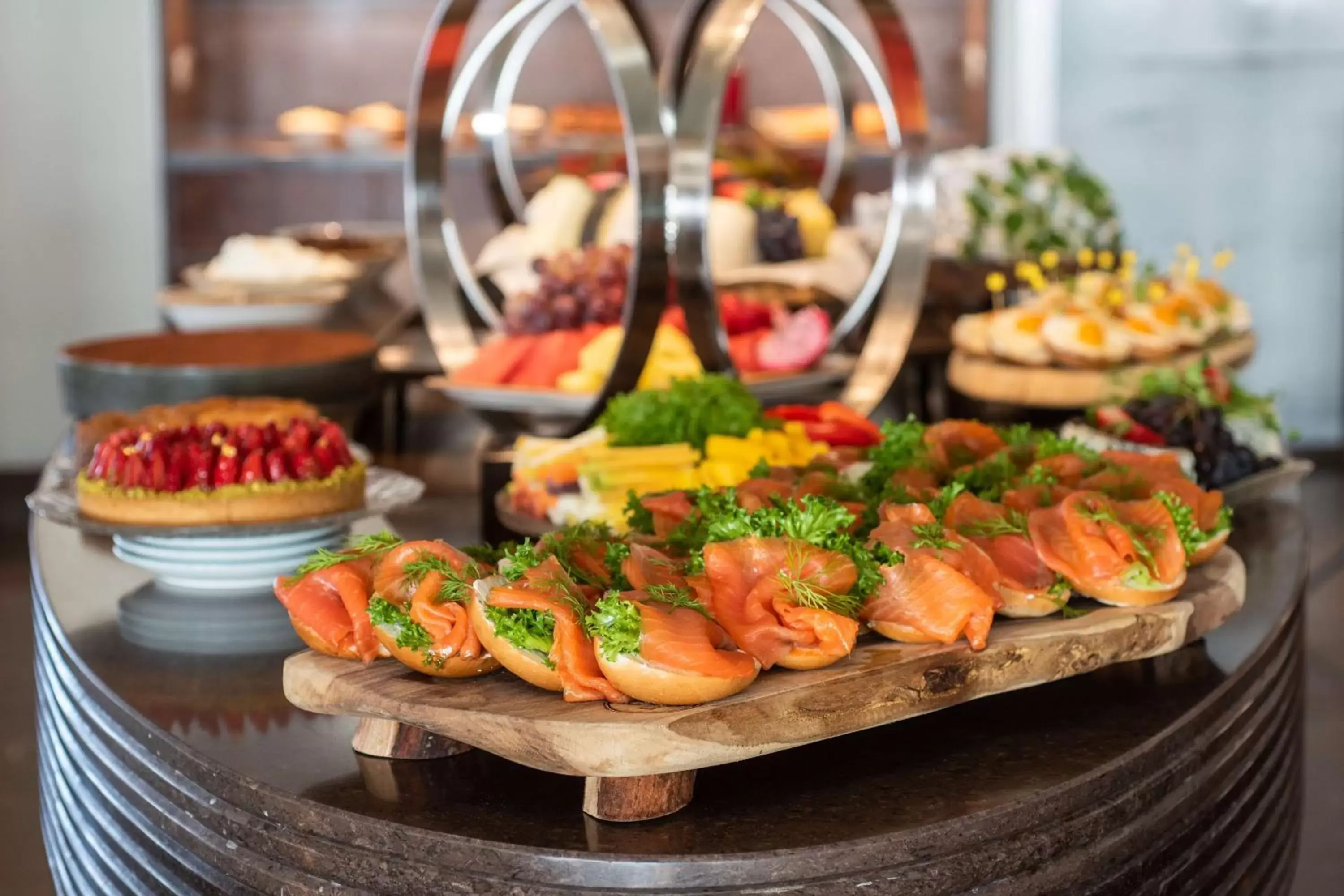 Dining area, Food in The Vista At Hilton Tel Aviv