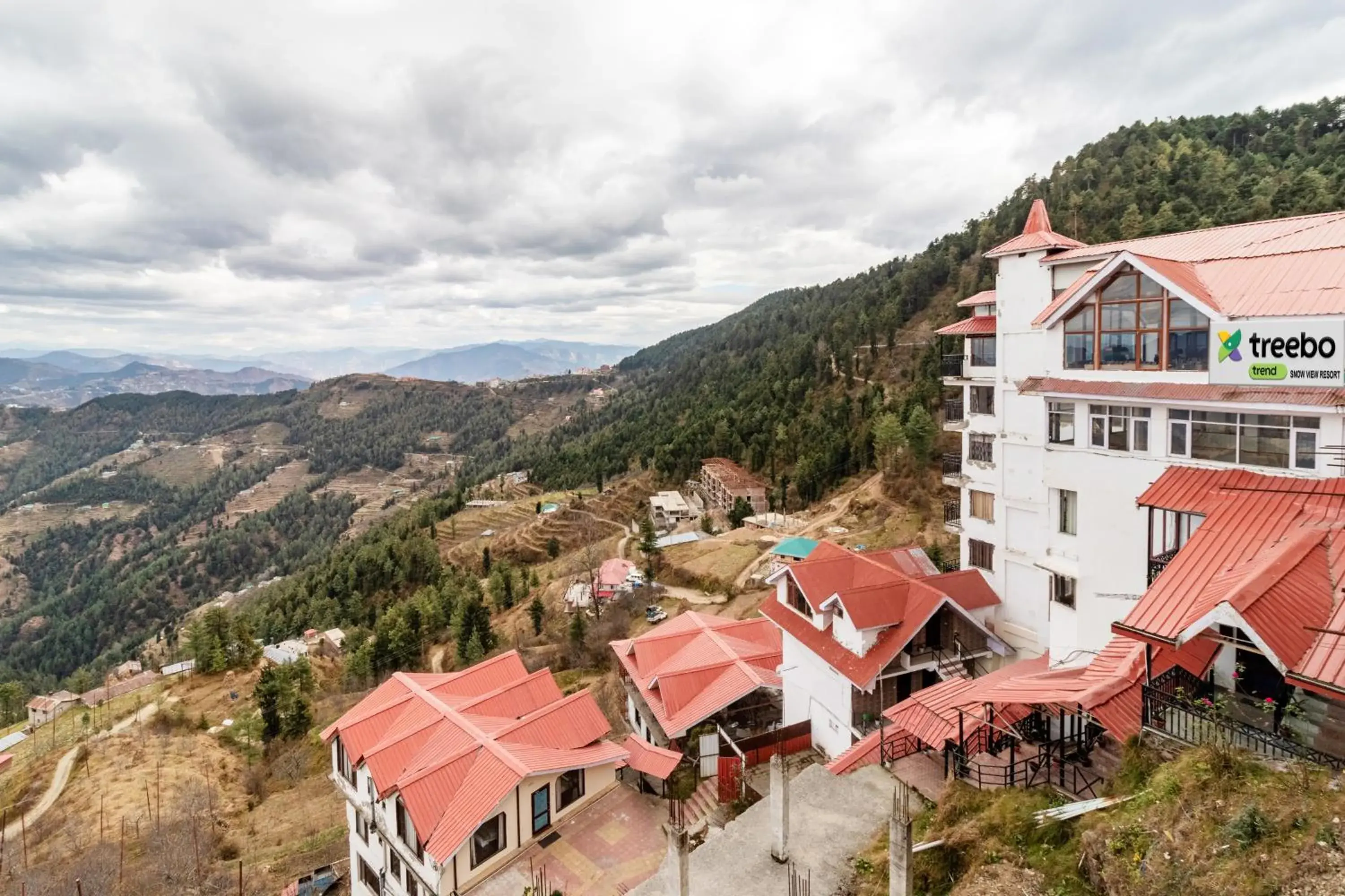 Facade/entrance, Bird's-eye View in Treebo Trend Snow View Resort