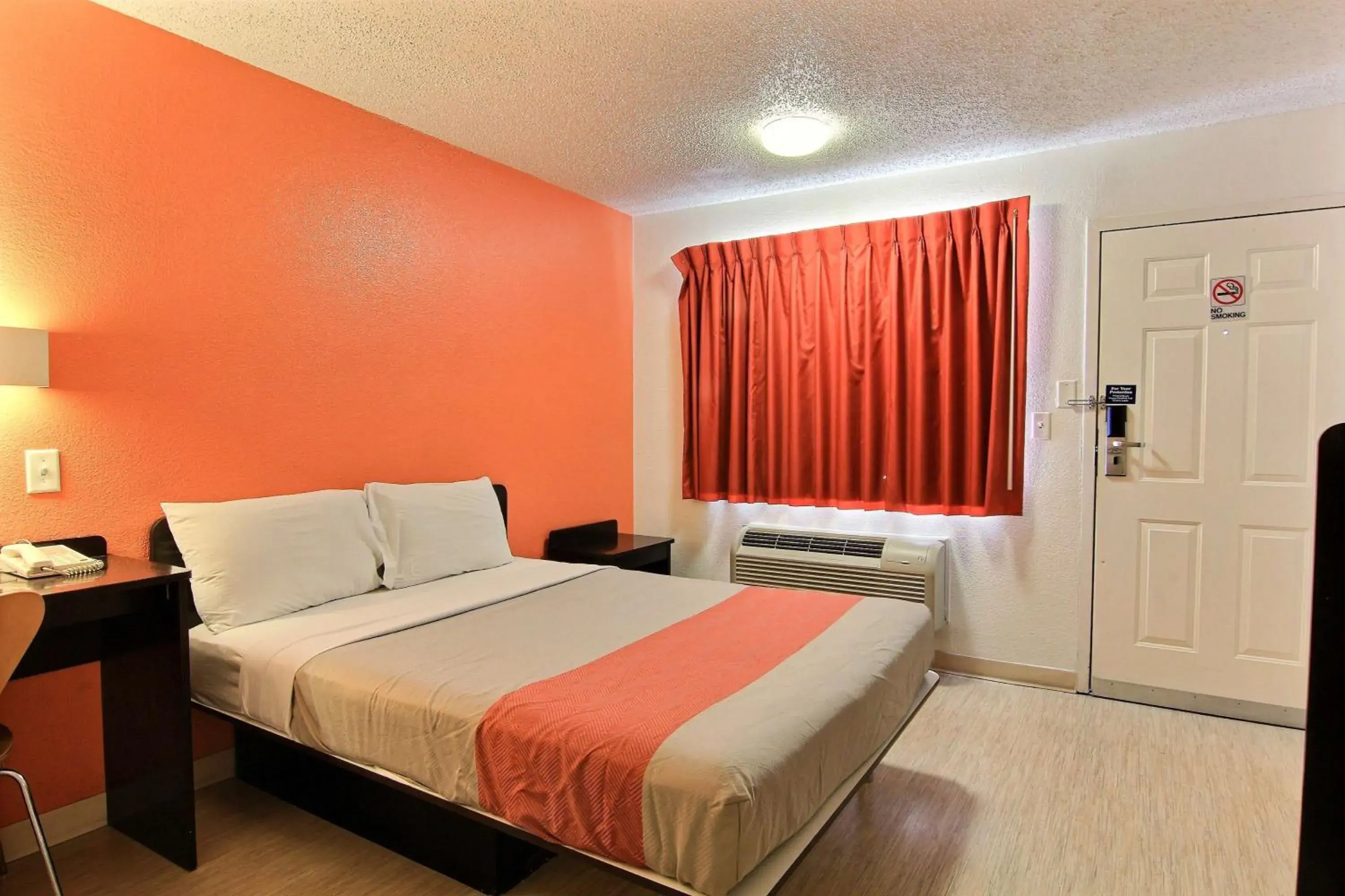 Photo of the whole room, Bed in Motel 6-Austin, TX