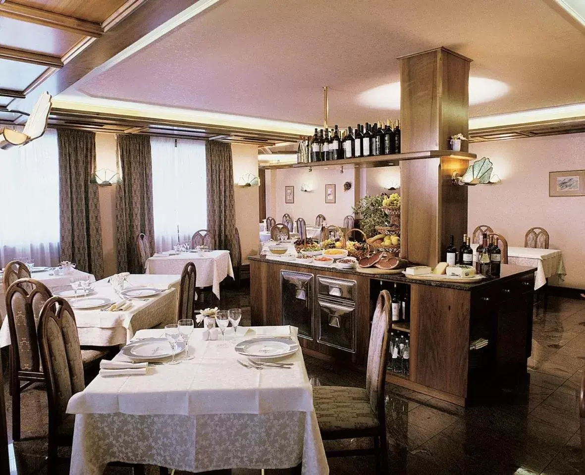 Restaurant/Places to Eat in Hotel Quadrifoglio