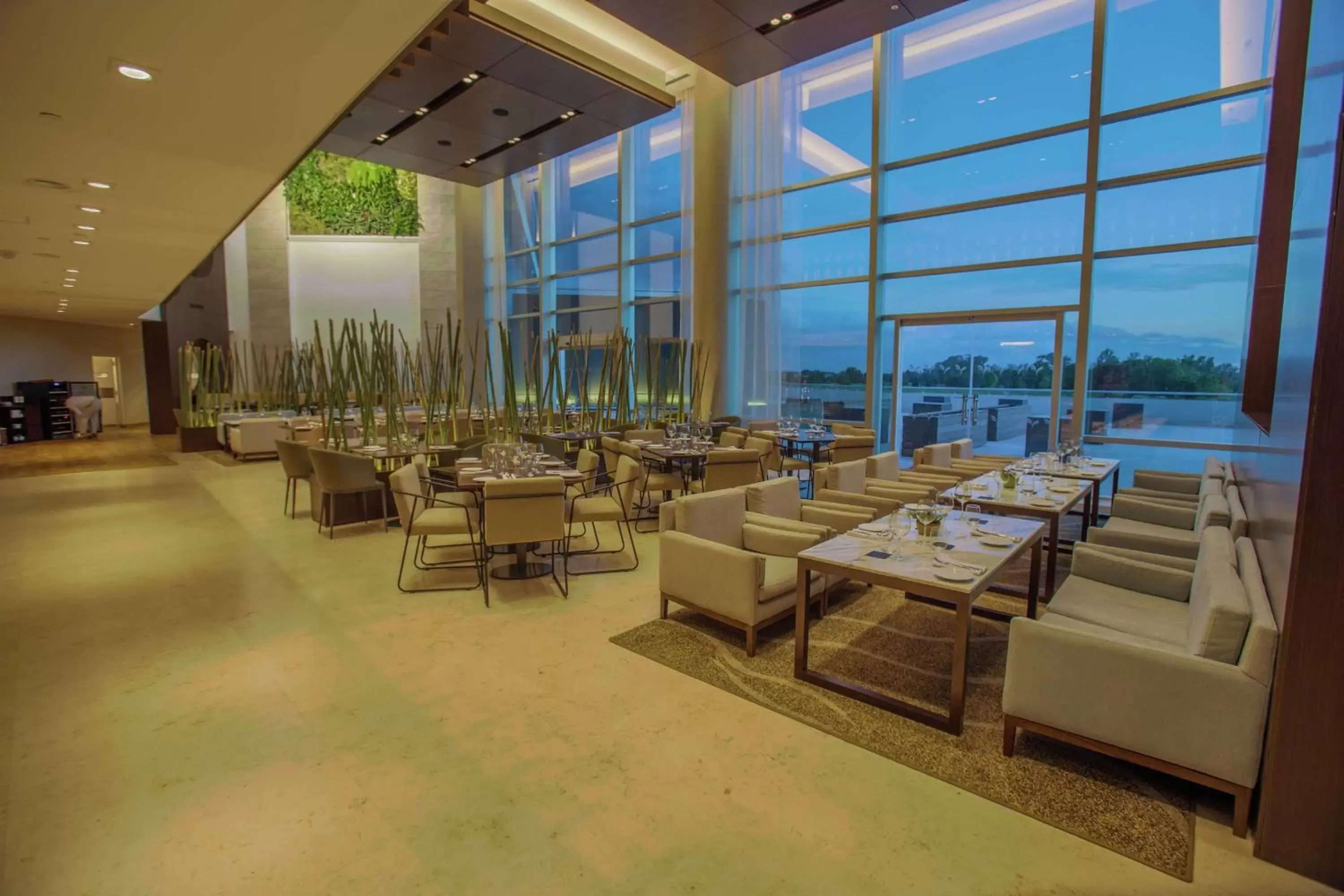 Restaurant/places to eat in Hilton Pilar Restaurant/places to eat in Hilton Pilar