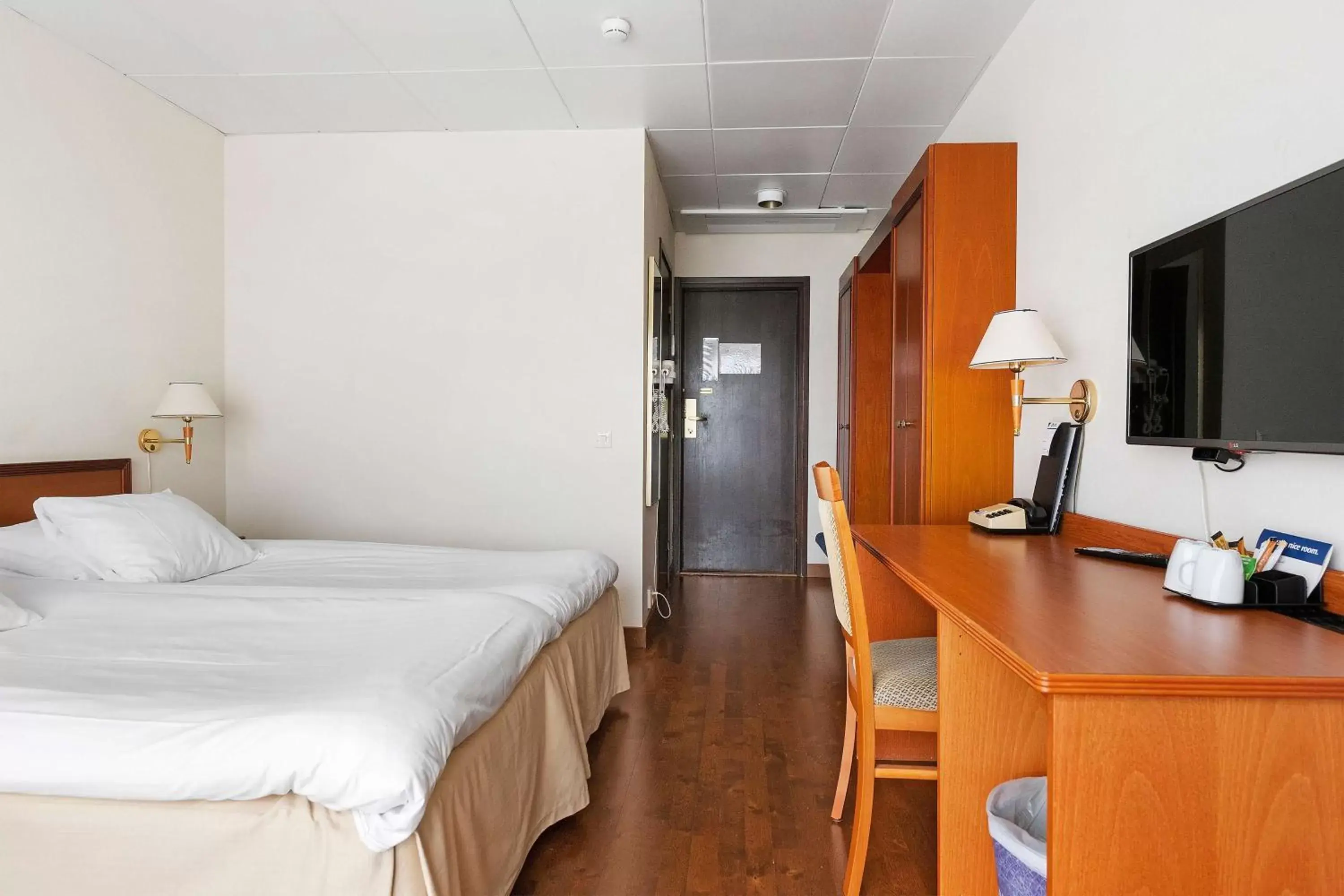Bedroom, TV/Entertainment Center in Best Western Nya Star Hotel