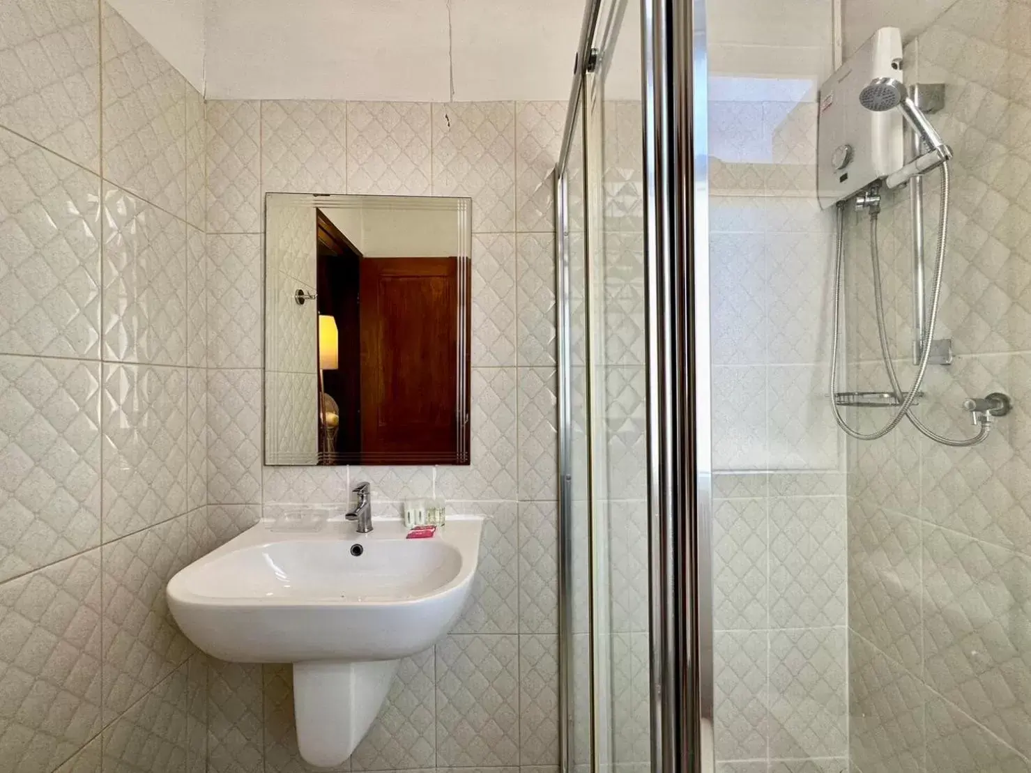 Bathroom in Dinsomon Hotel