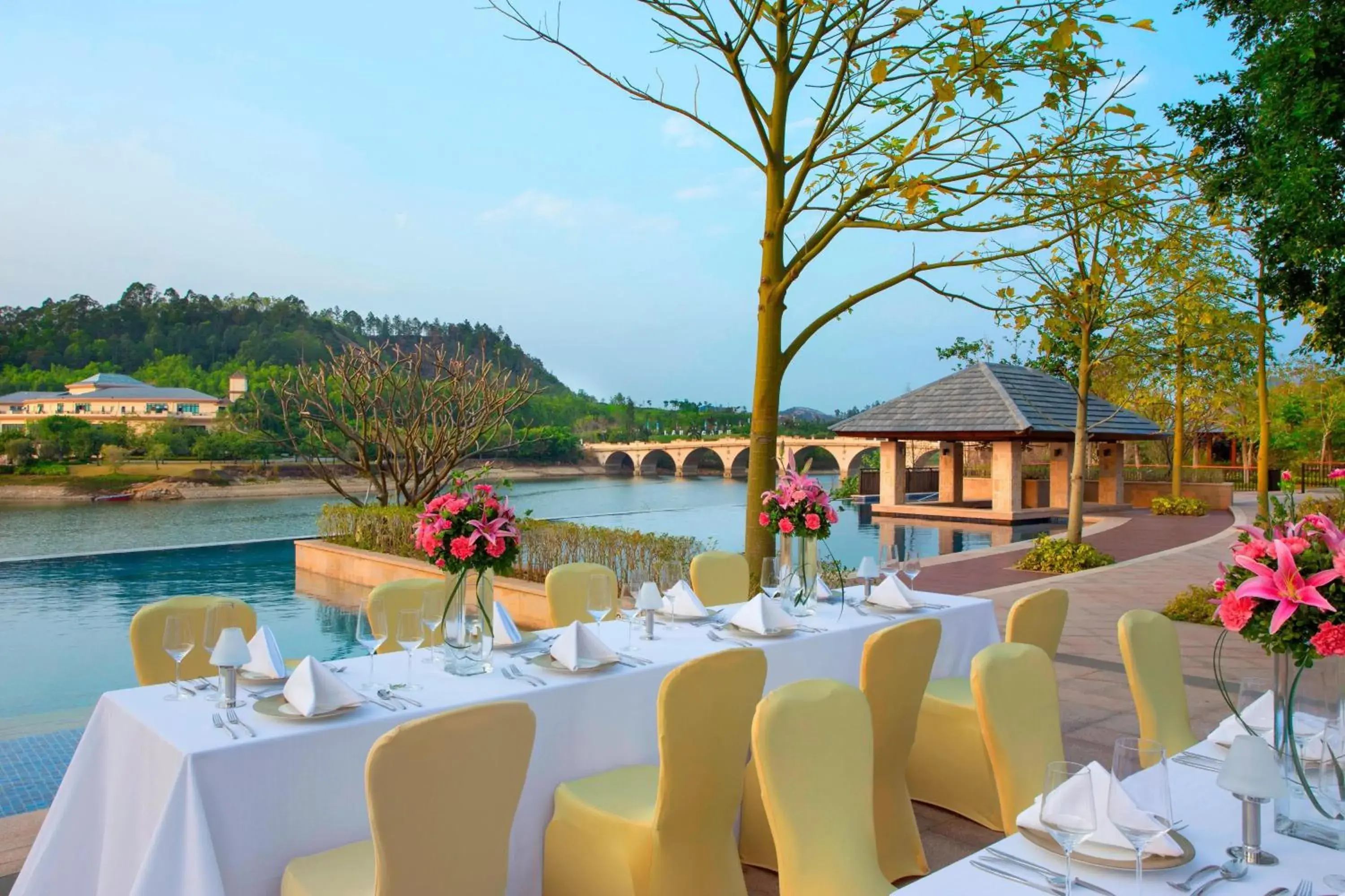 Swimming pool, Restaurant/Places to Eat in Sheraton Bailuhu Resort, Huizhou