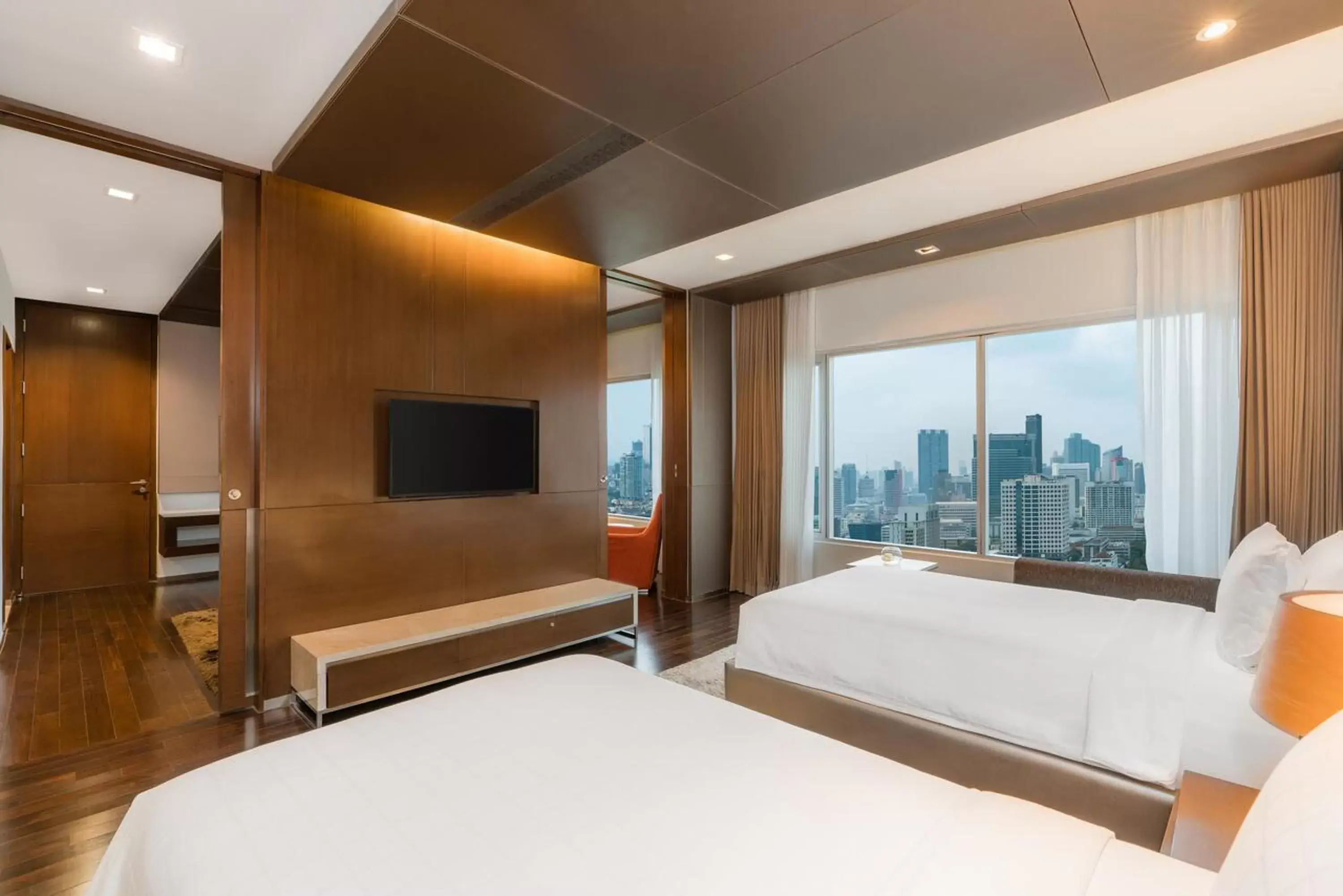 ExecuPlus Suite - Twin Beds in Pathumwan Princess Hotel - SHA Extra Plus Certified