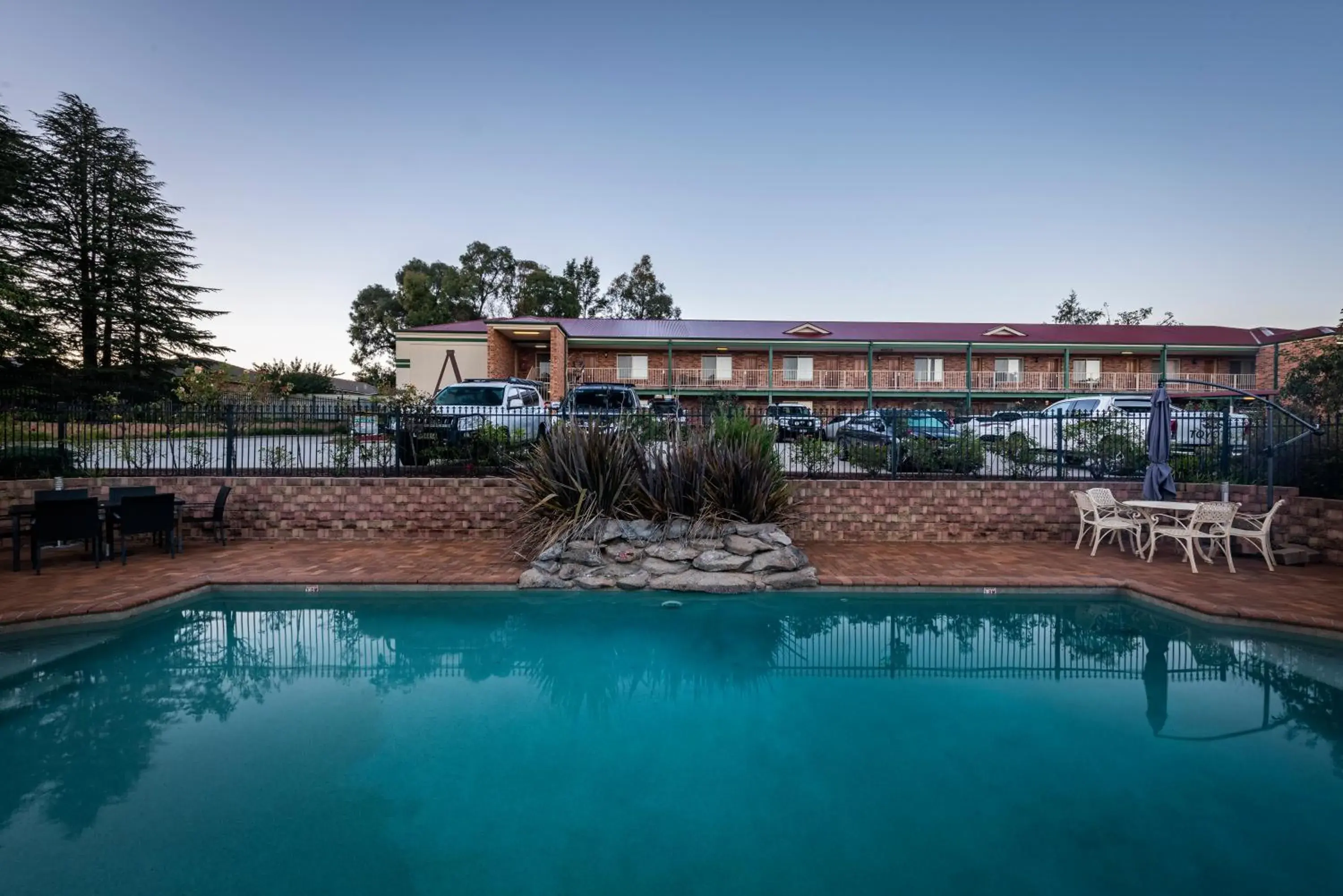 Swimming pool in Best Western Plus Ambassador Orange Swimming pool in Best Western Plus Ambassador Orange