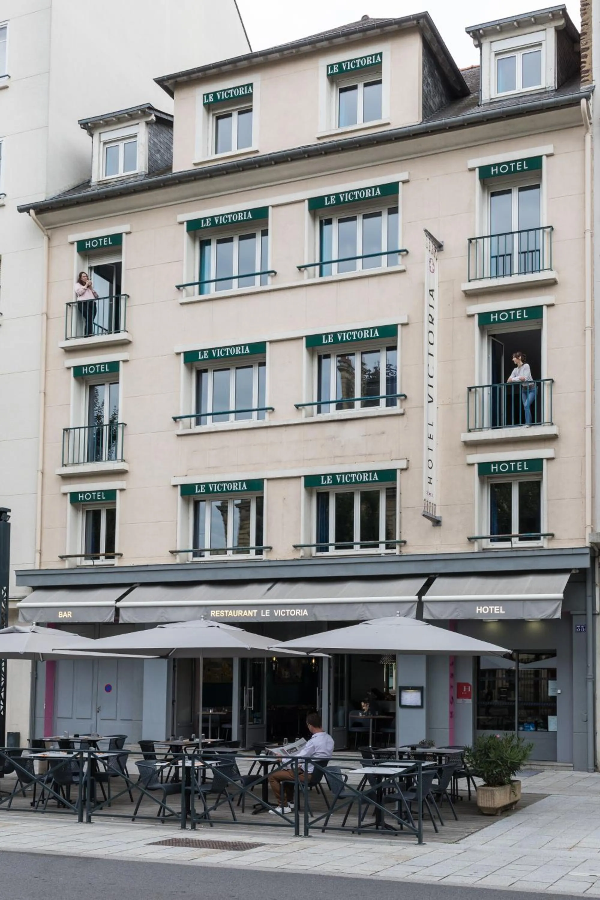 Property building in Hotel-Restaurant Le Victoria