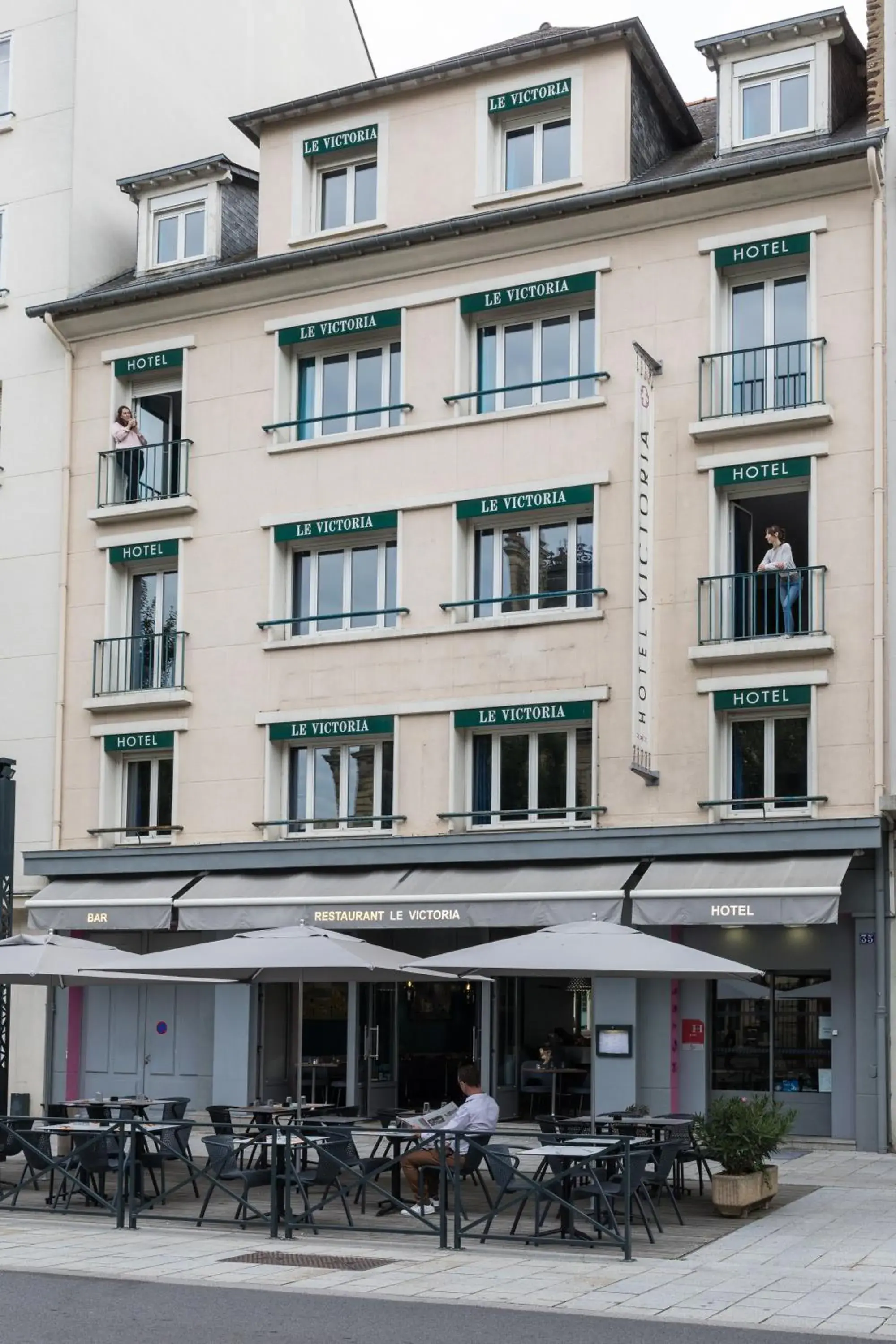 Property Building in Hotel-Restaurant Le Victoria