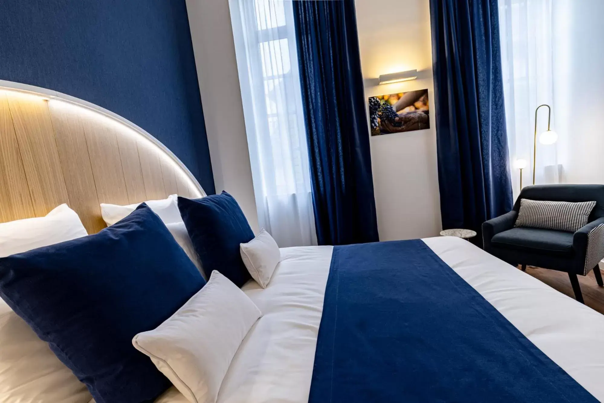 Bed in Hotel du Palais Dijon