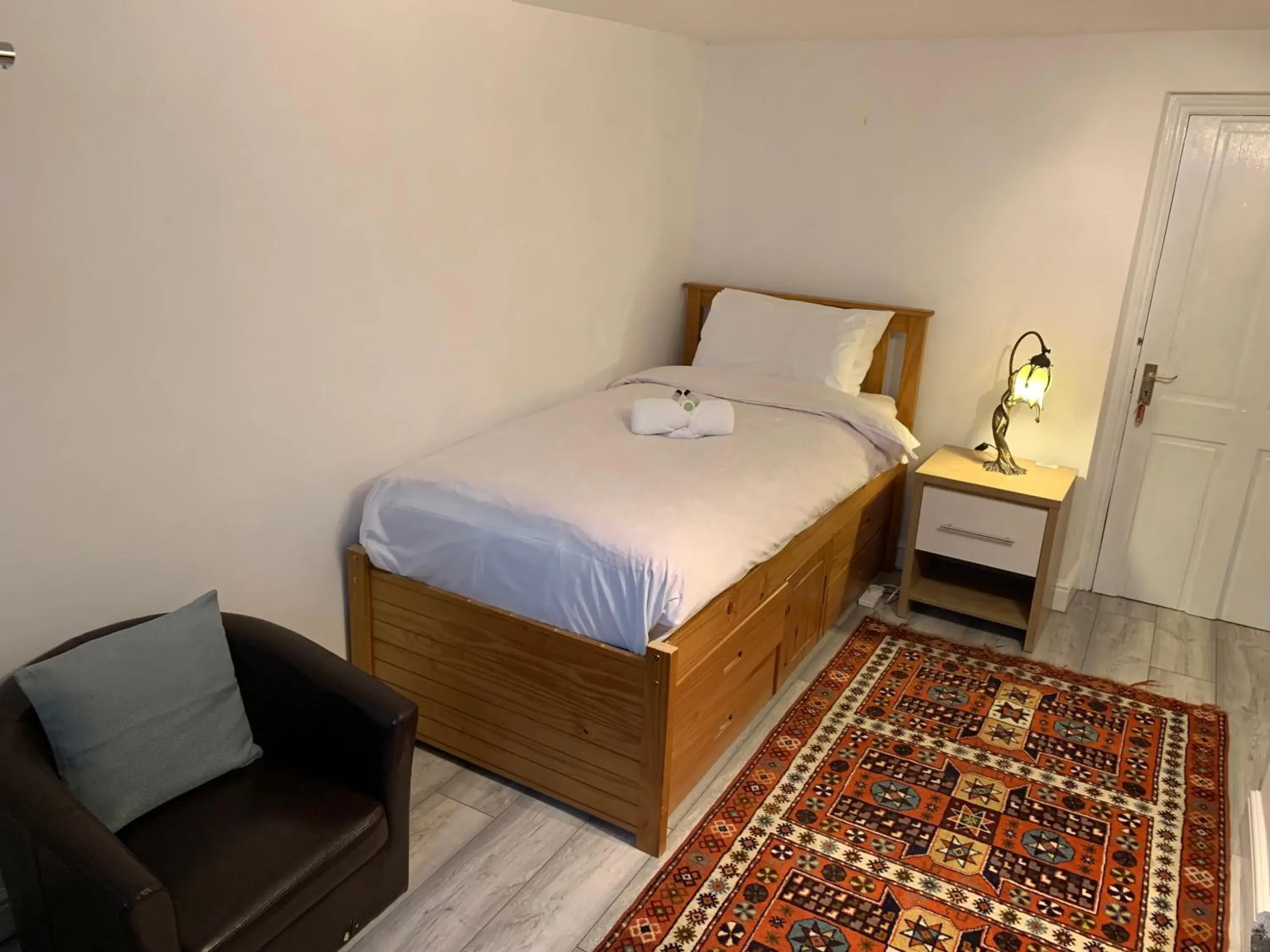 Single Room with Shared Bathroom - single occupancy in The Red House Guest House