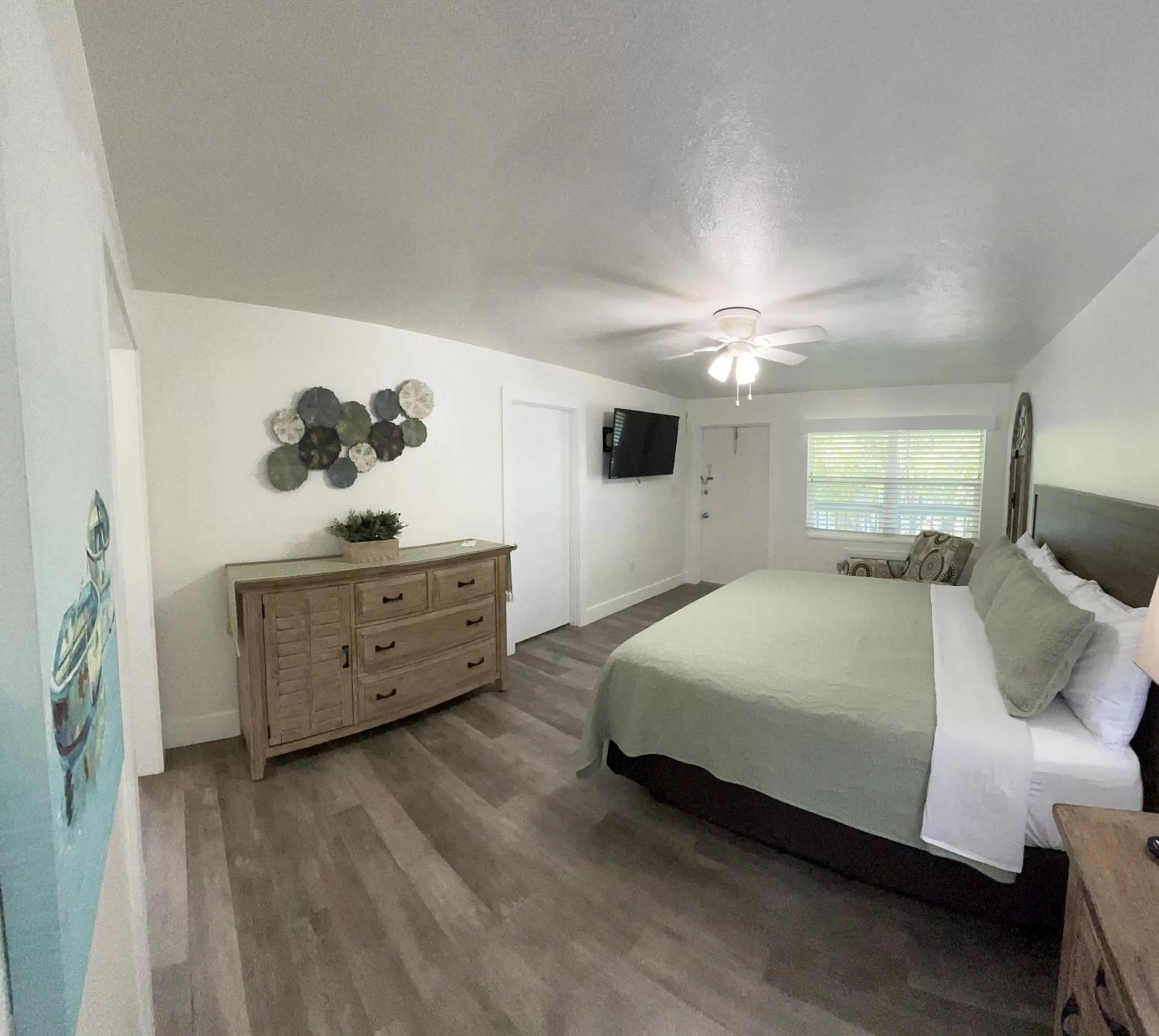 Bed in Hontoon Landing Resort & Marina