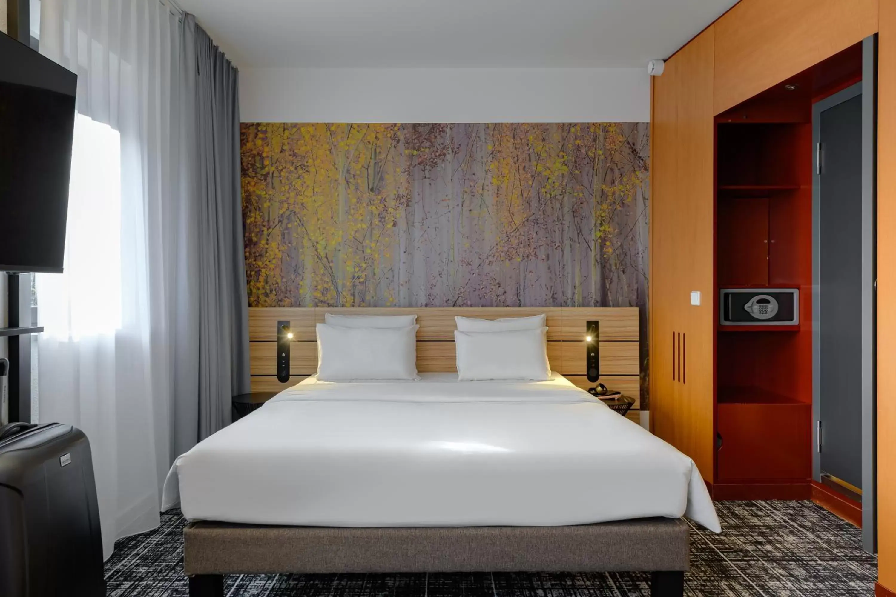 Photo of the whole room, Bed in Novotel Suites München Parkstadt Schwabing