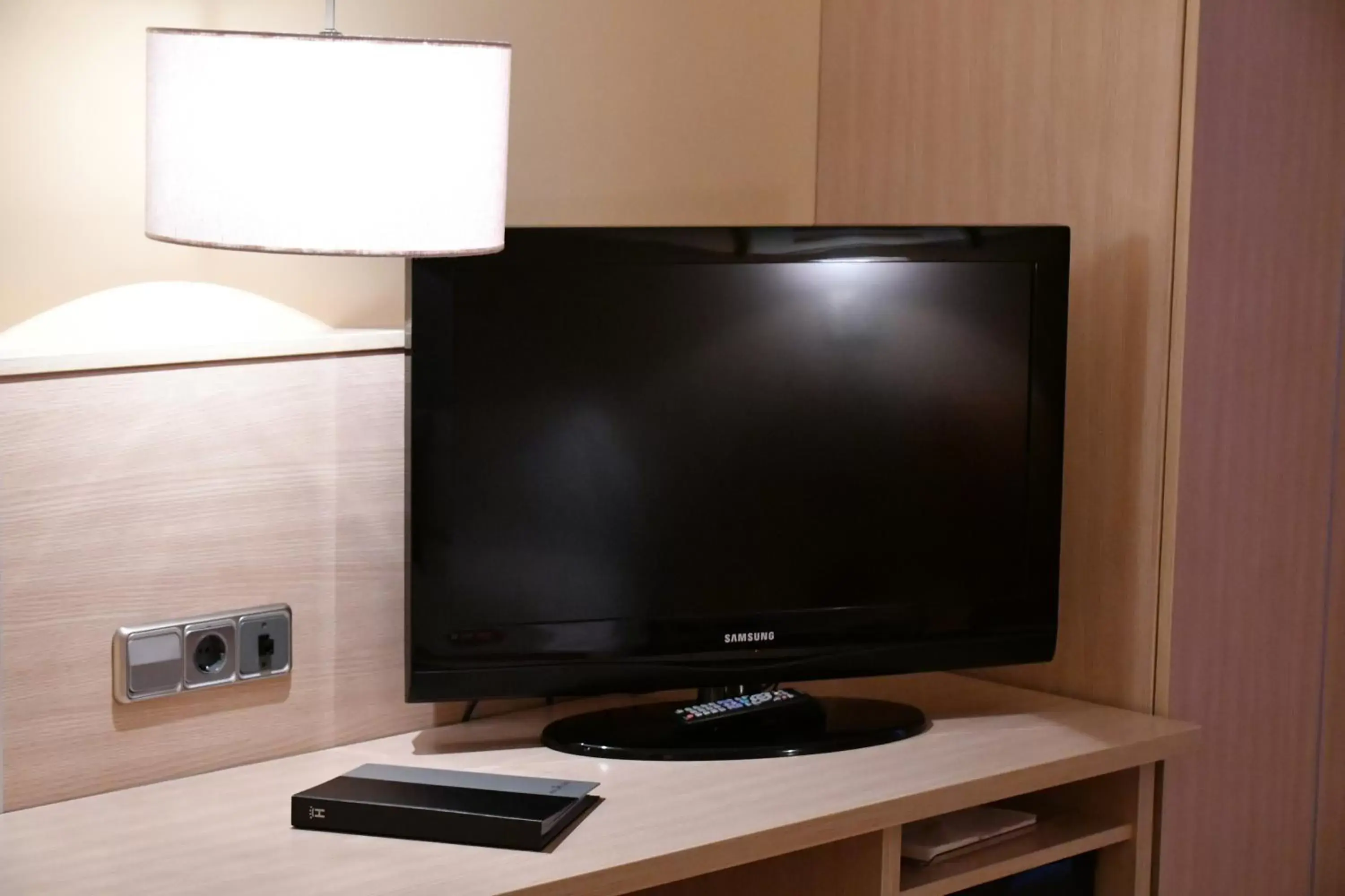 TV and multimedia, TV/Entertainment Center in Hotel Class Valls