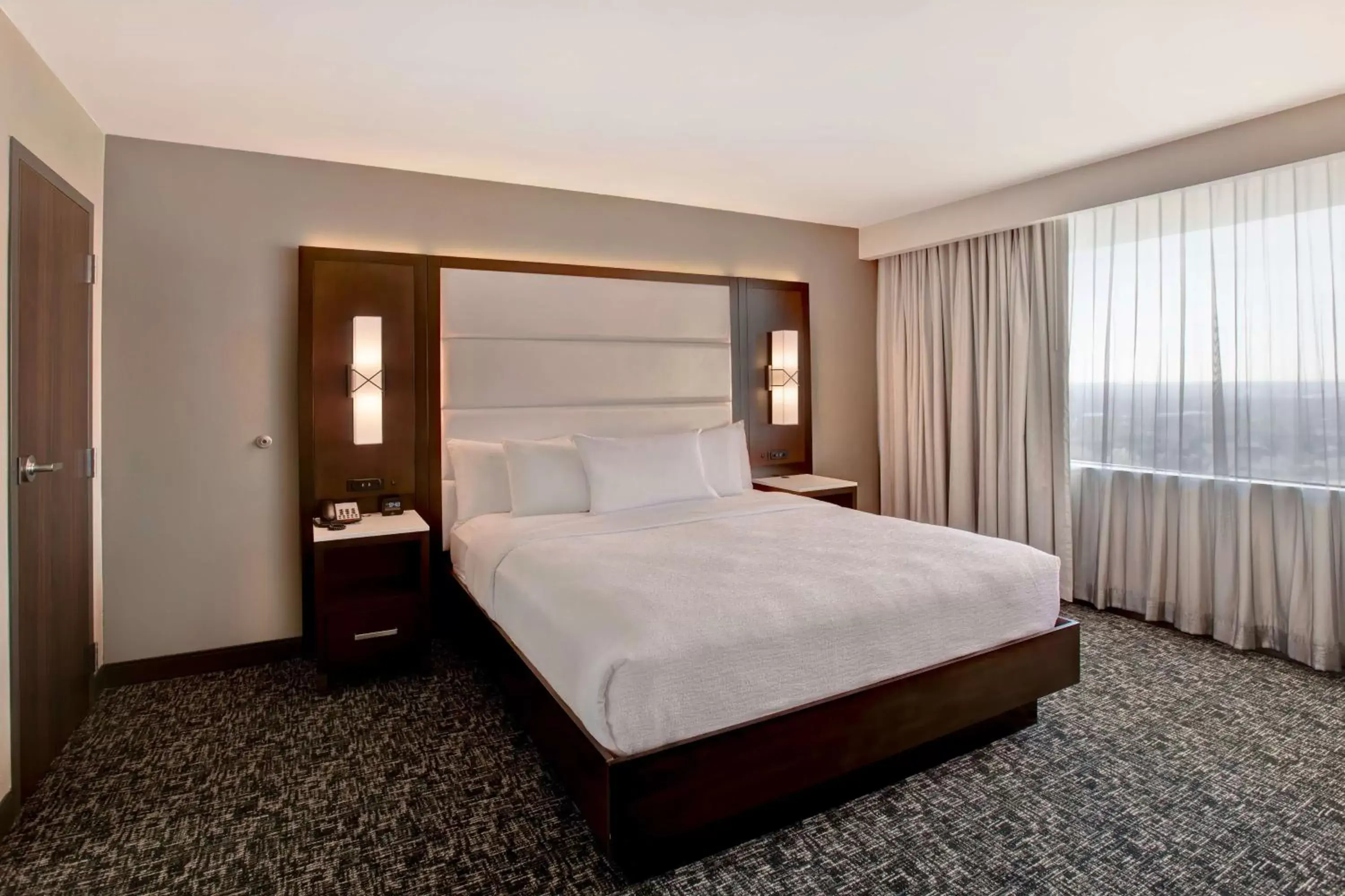 Bed in Embassy Suites By Hilton Oklahoma City Northwest