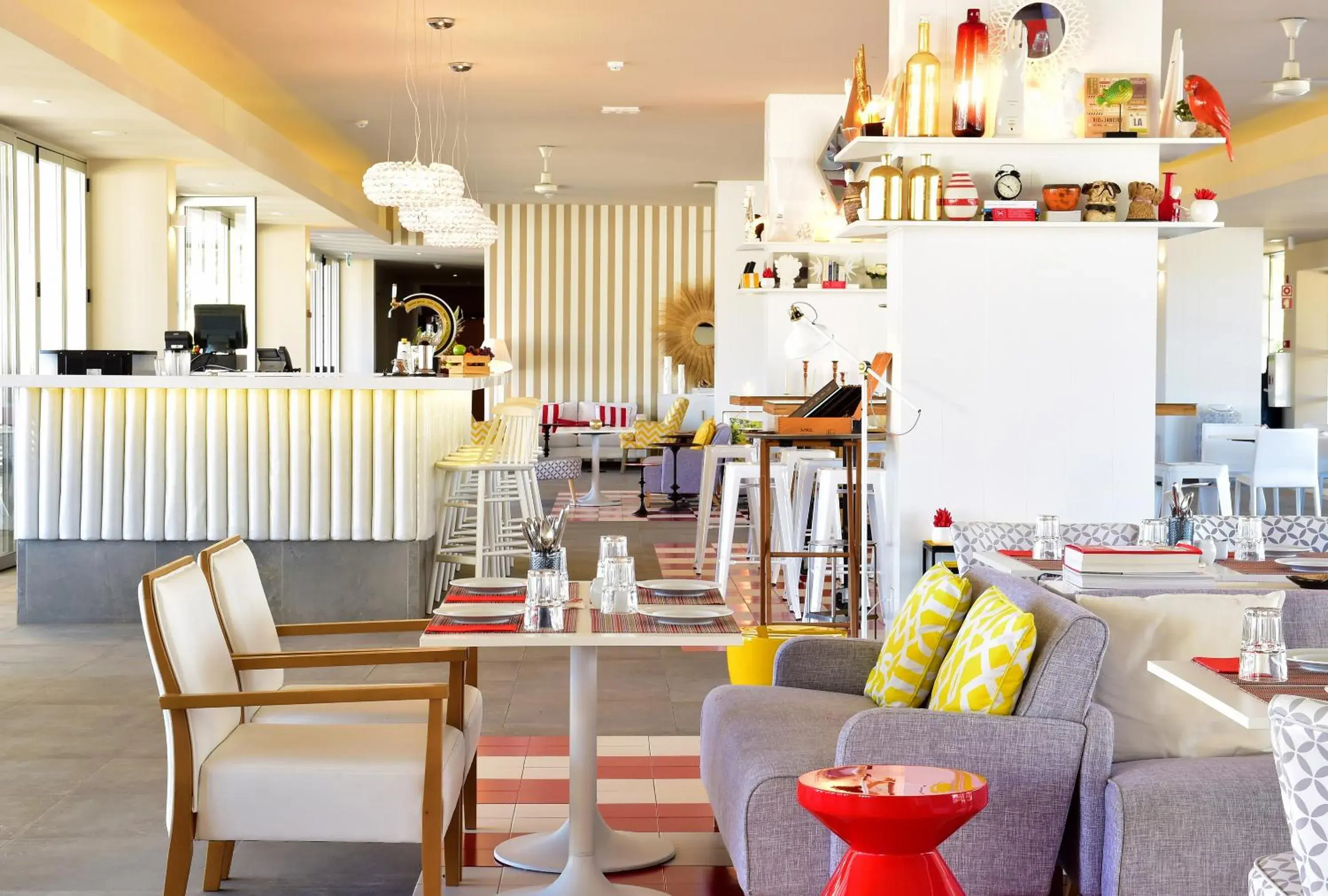 Lounge or bar, Restaurant/Places to Eat in Pestana Alvor South Beach Premium Suite Hotel