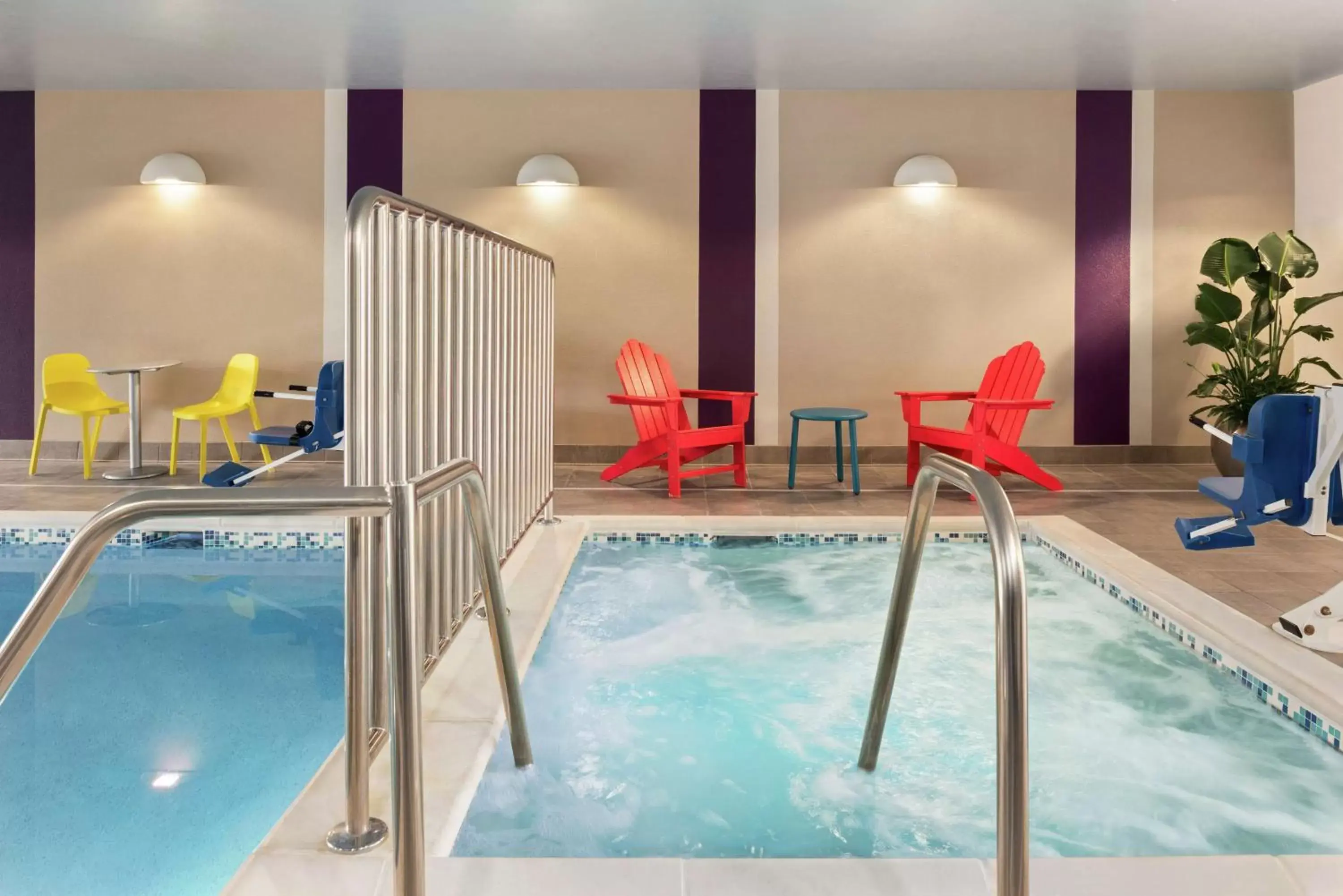 Swimming Pool in Home2 Suites By Hilton Bismarck