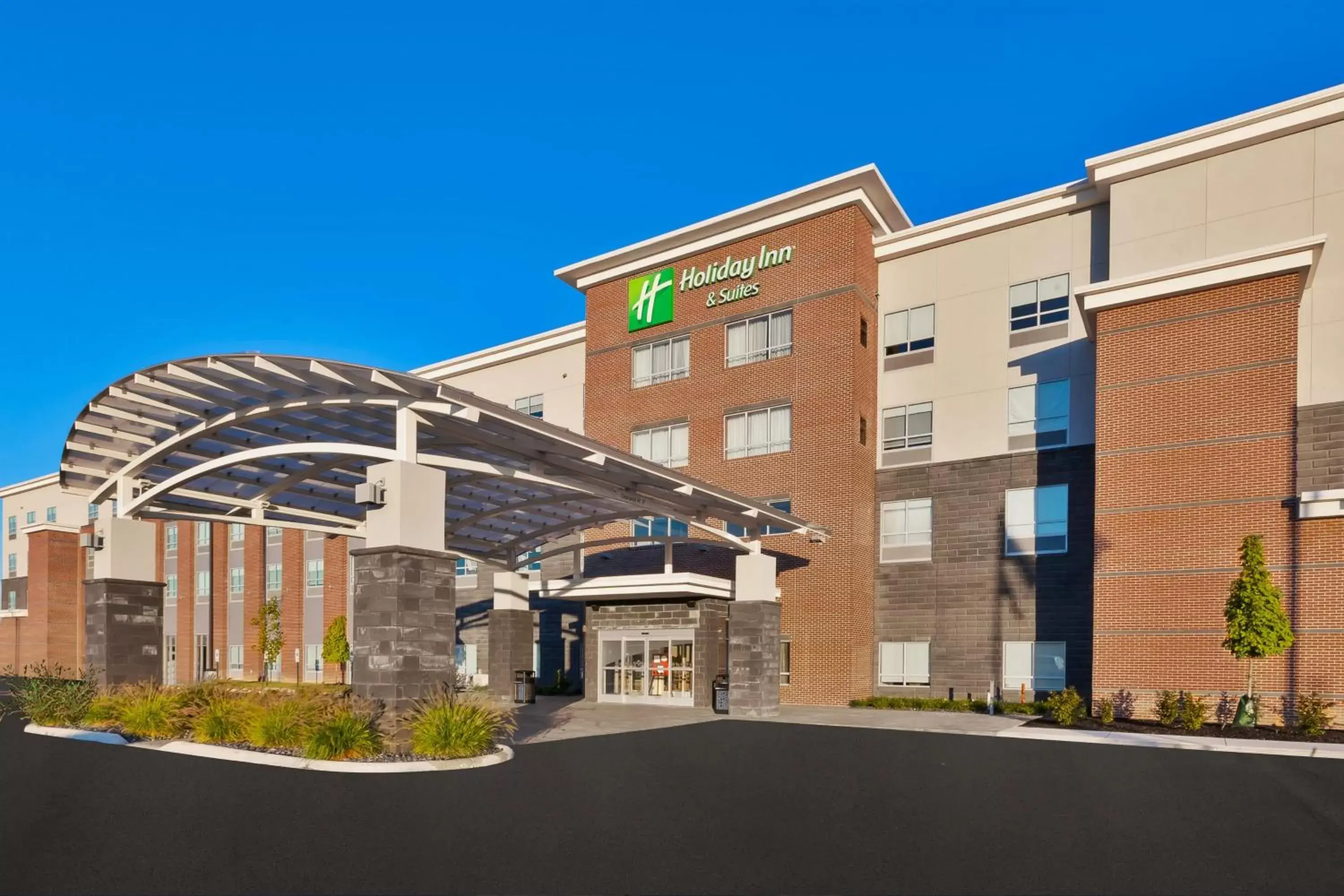 Property Building in Holiday Inn & Suites - Toledo Southwest - Perrysburg, an IHG Hotel