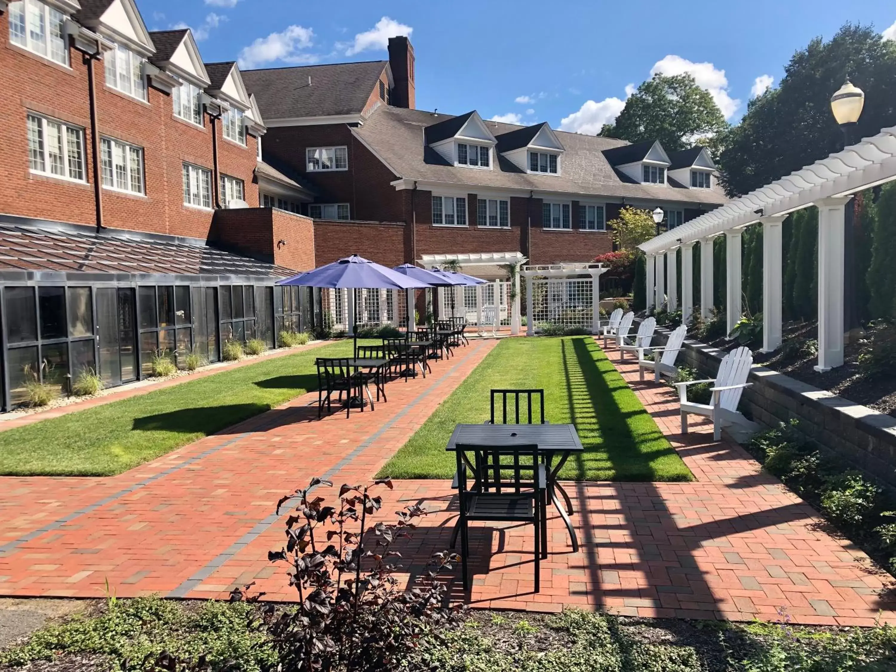 Patio, Property Building in The Simsbury Inn