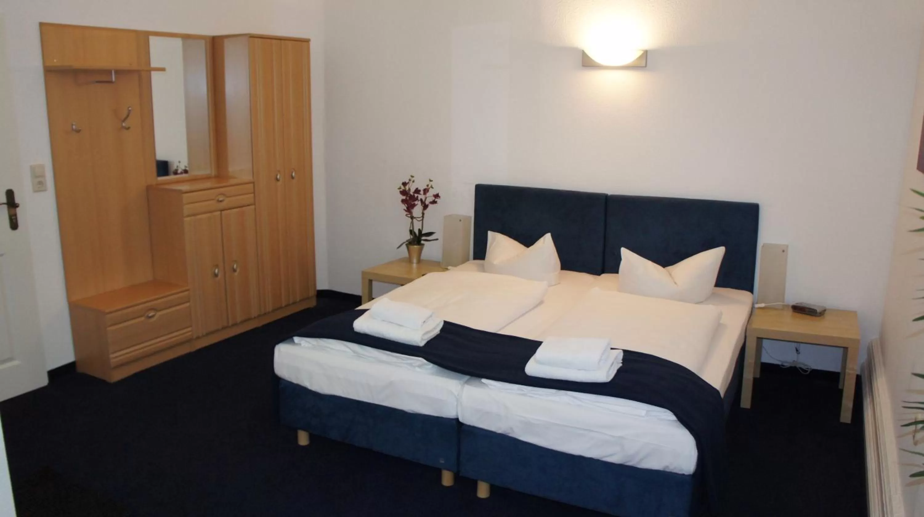 Photo of the whole room, Bed in Hotel Seifert Berlin am Kurfürstendamm