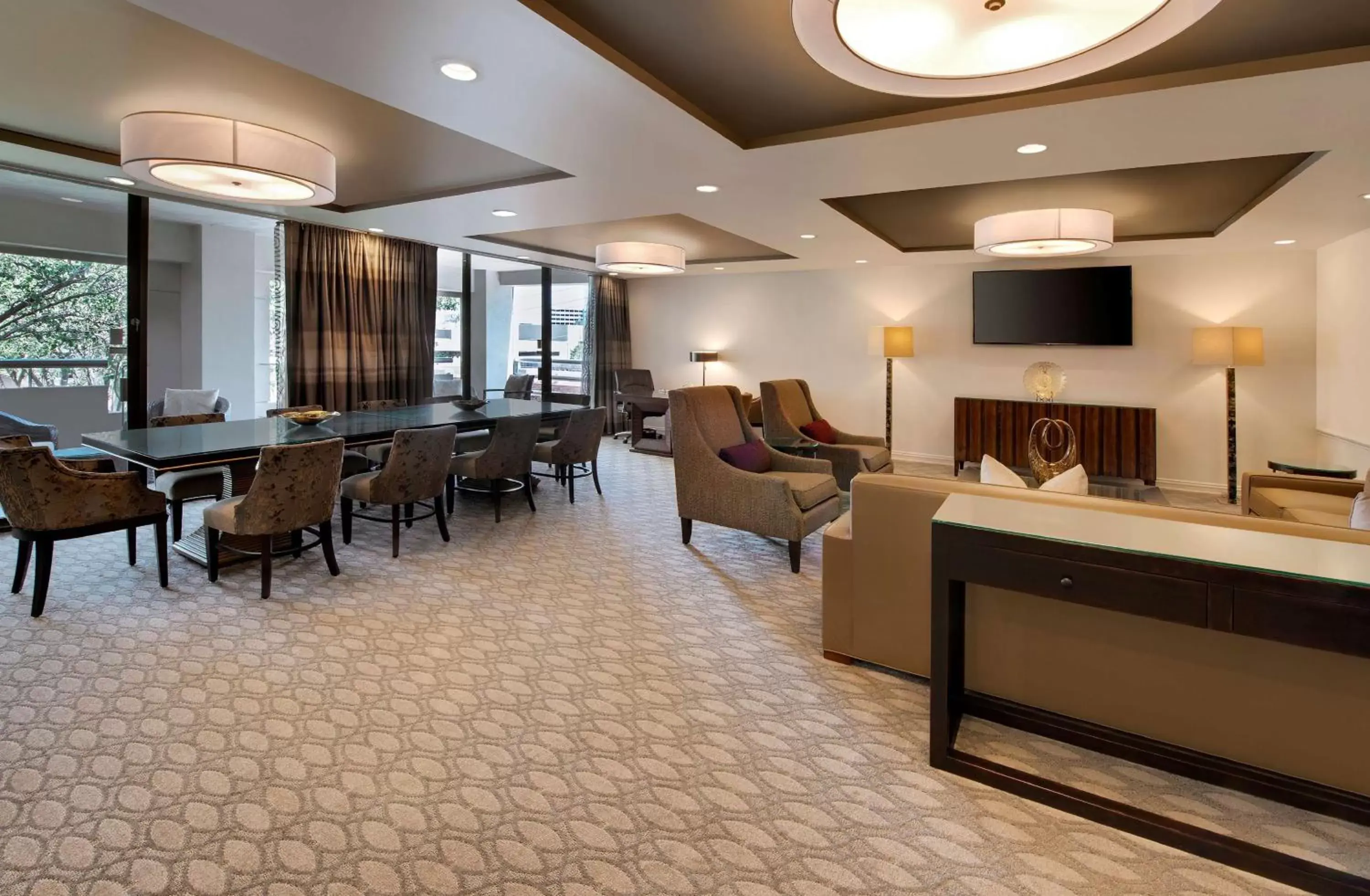 Living room in Hilton Houston Post Oak by the Galleria