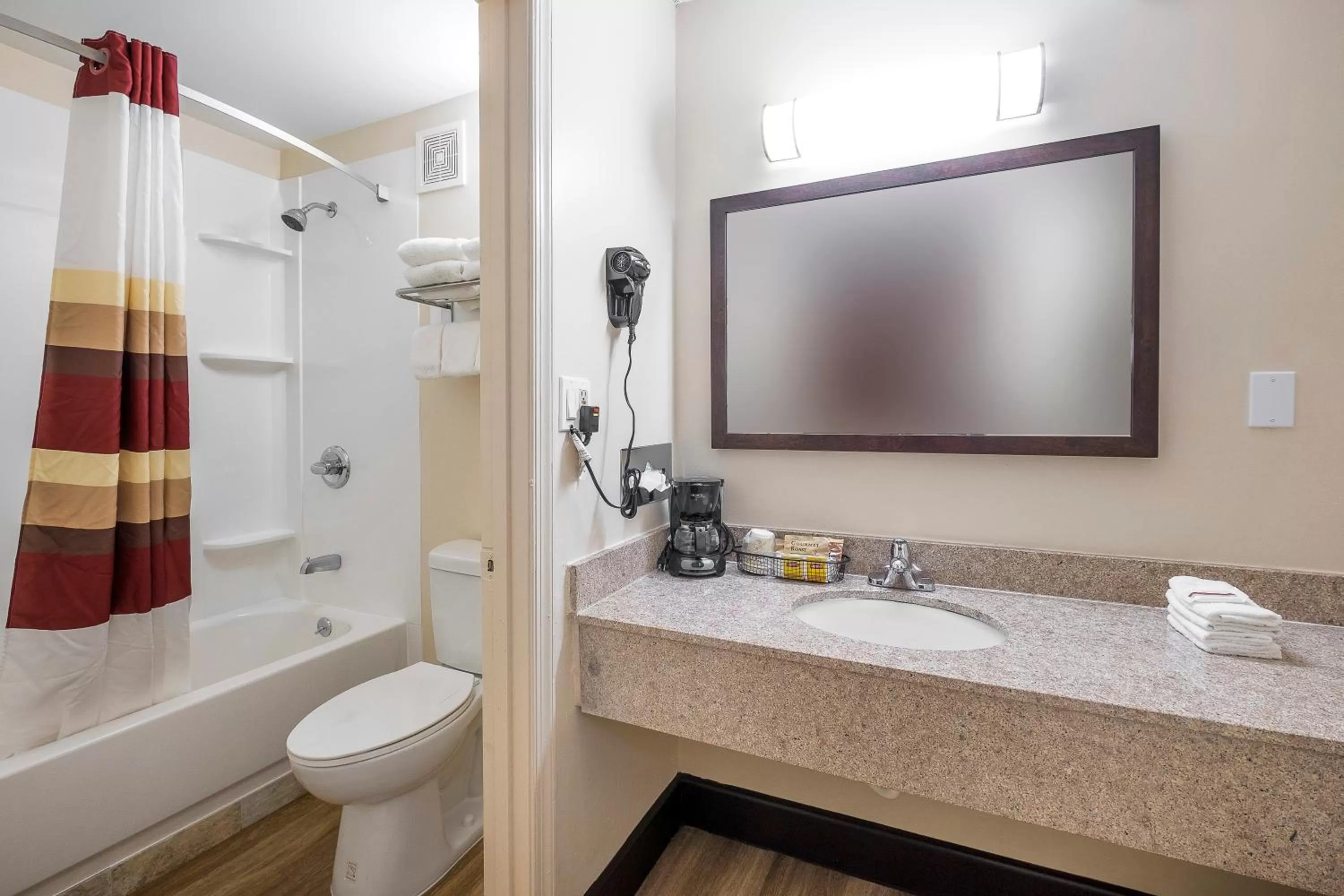 Bathroom in Red Roof Inn Fredericksburg North