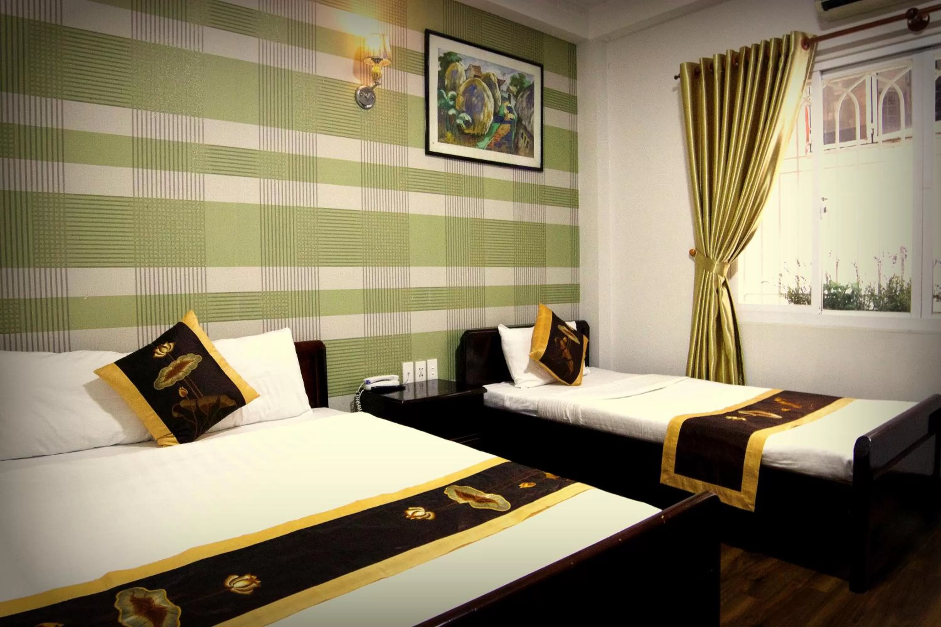 Bed in Saigon Amigo Hotel