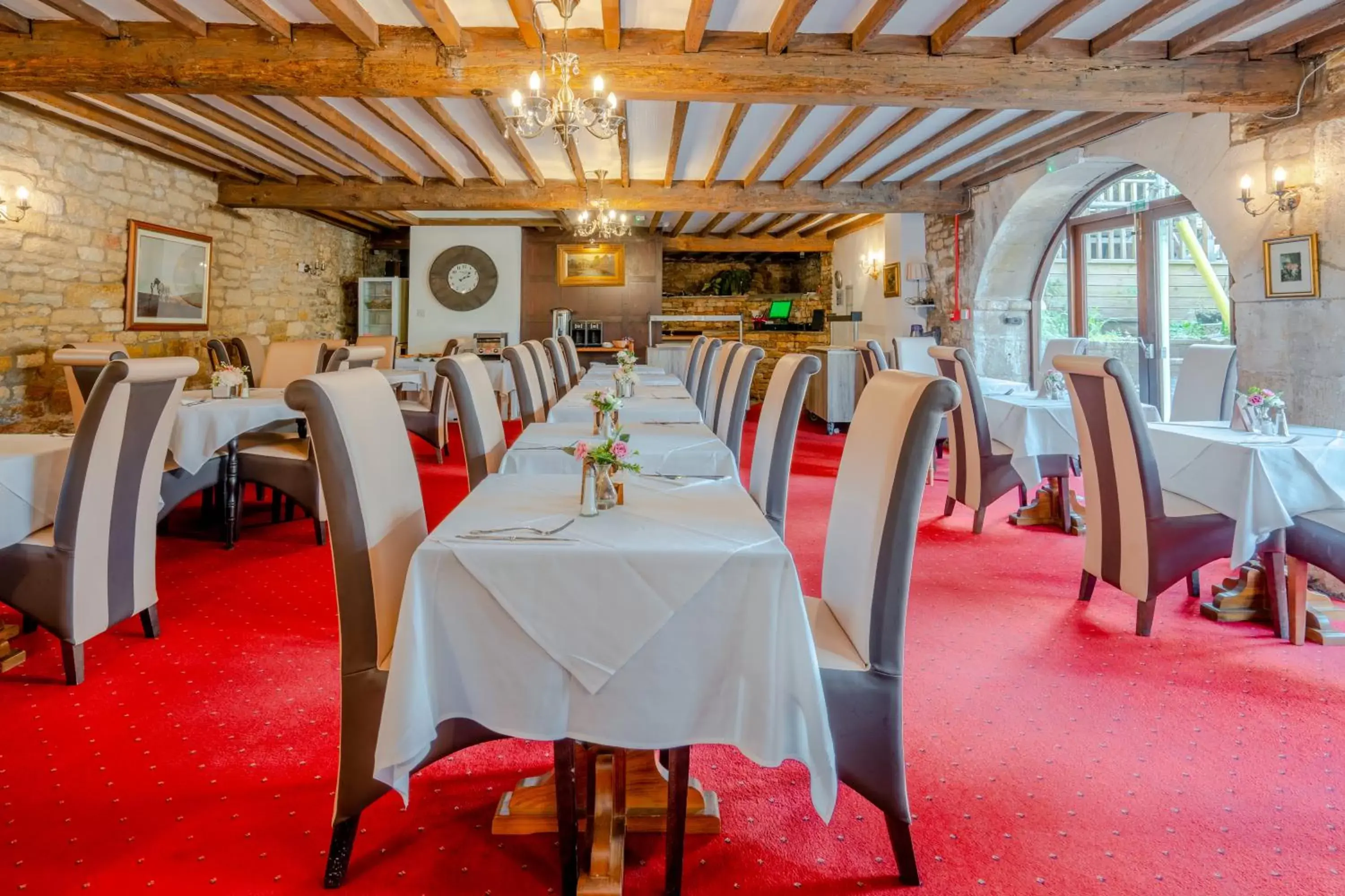 Restaurant/Places to Eat in Crown Hotel Cotswold