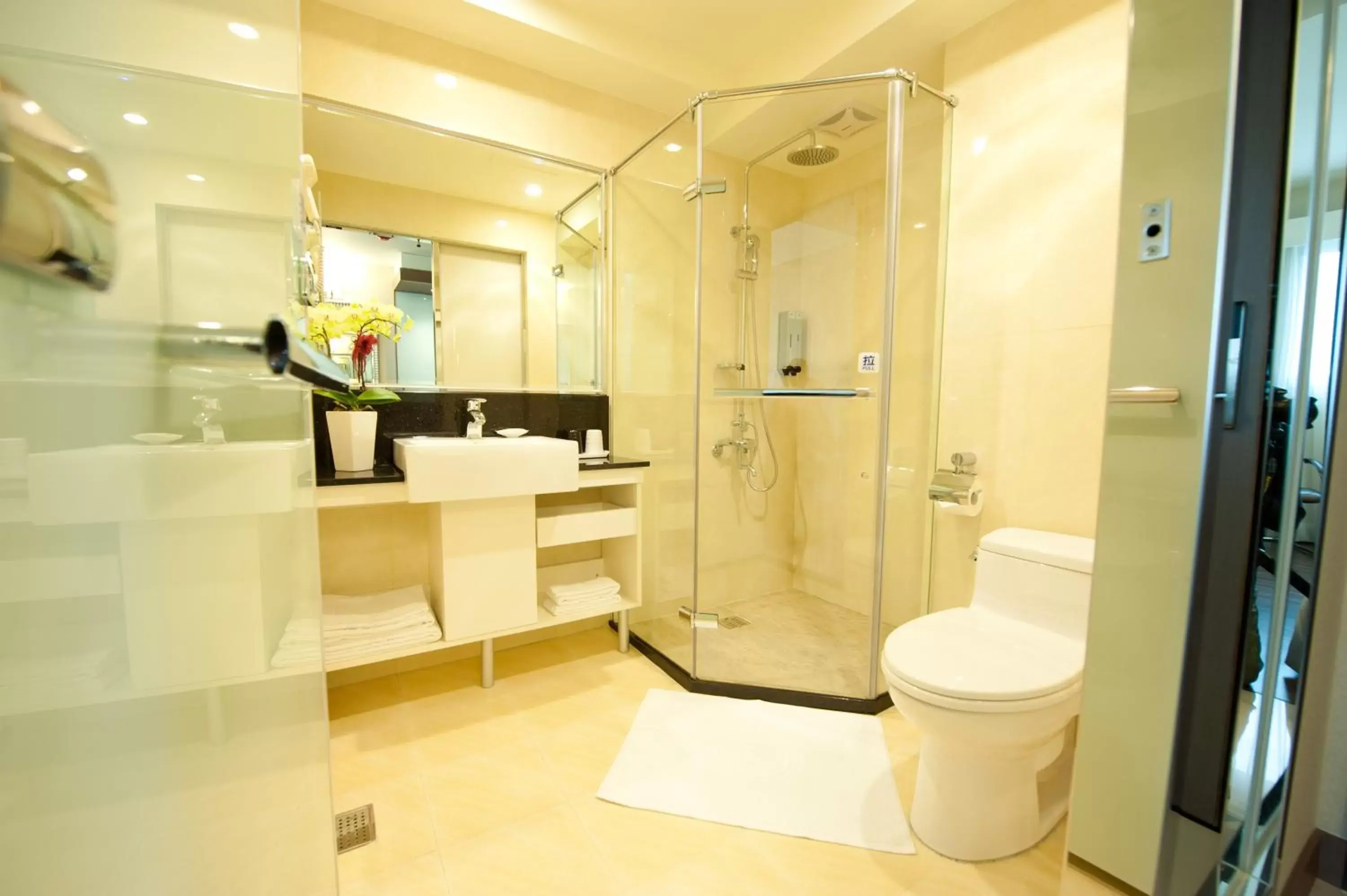 Bathroom in Lishiuan Hotel