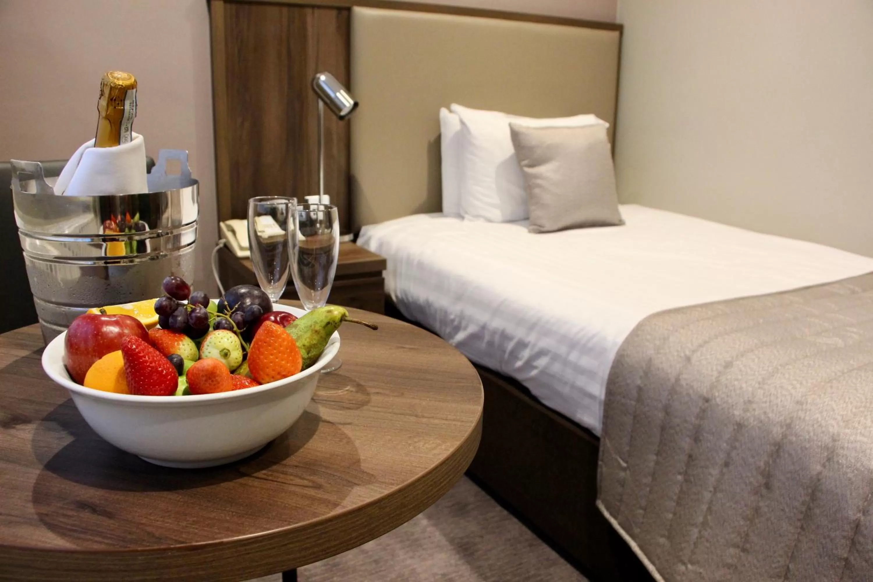 Photo of the whole room, Bed in Best Western Ship Hotel