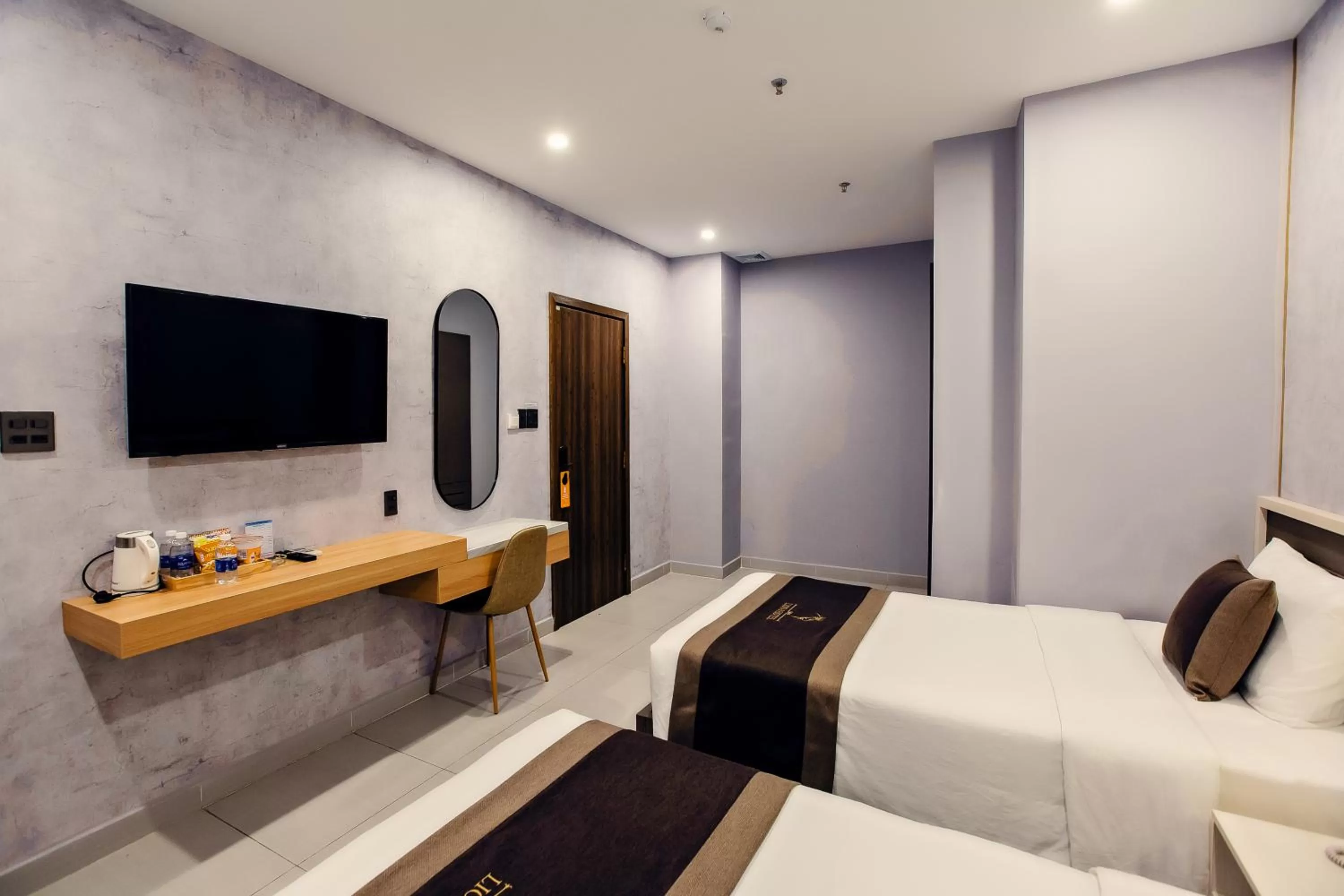 Bed, TV/Entertainment Center in LION 3 HOTEL