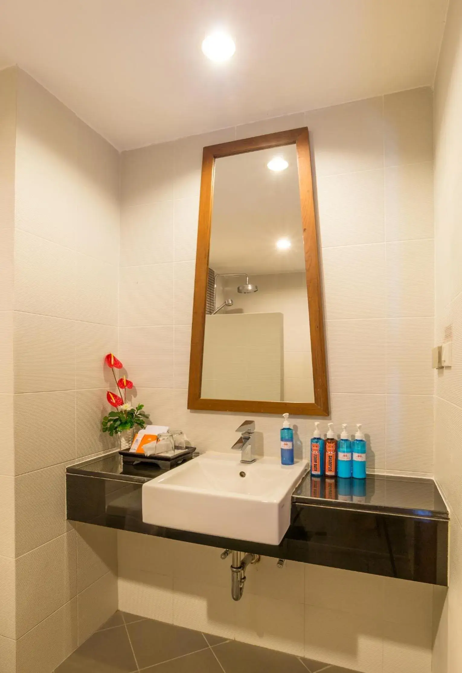 Photo of the whole room, Bathroom in Srisuksant Resort