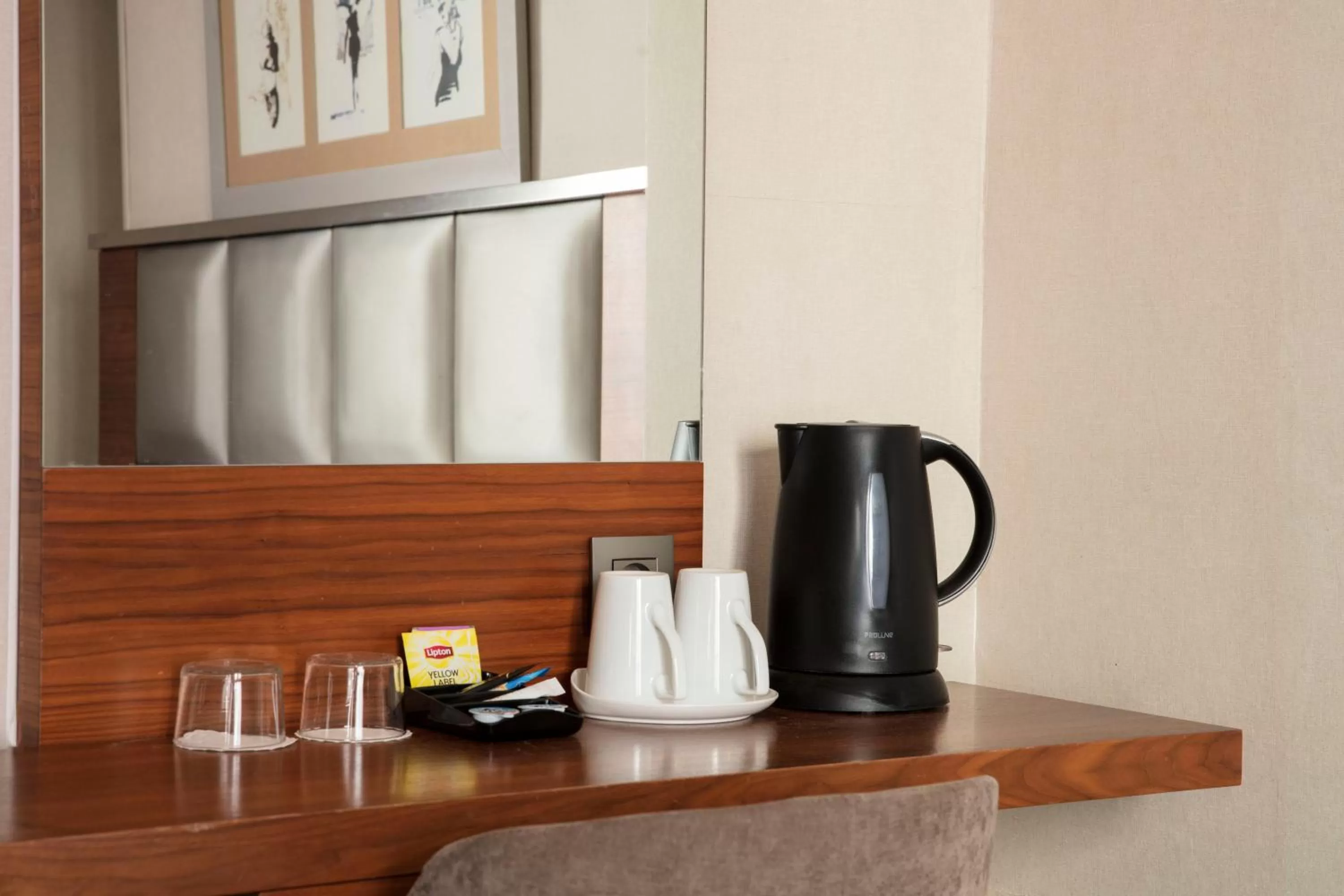 Coffee/tea facilities in Hotel Berne Opera